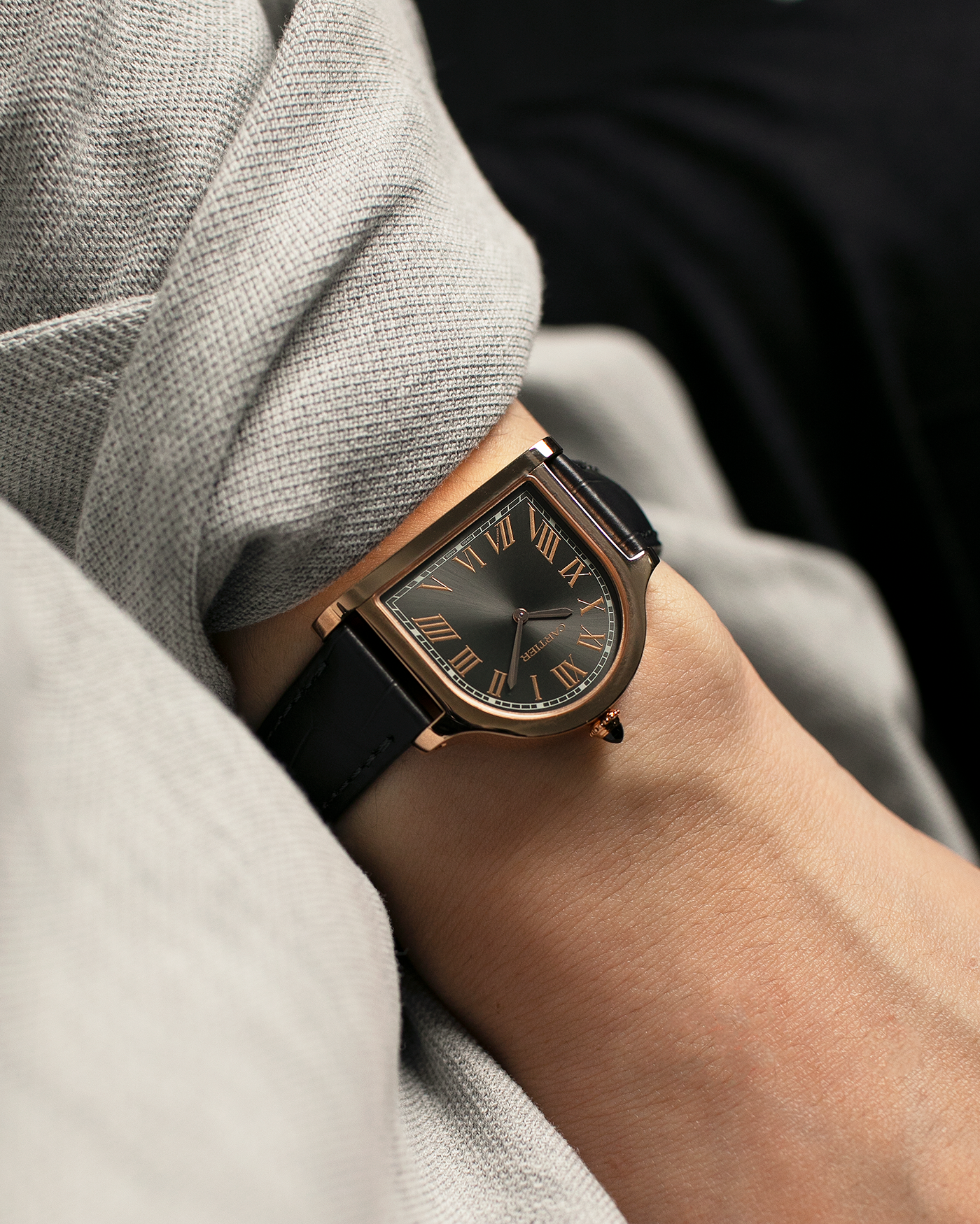 Brand: Cartier Year: 2021 Model: Cartier Privé Collection Cloche De Cartier, Limited to 100 Pieces Reference: CRWGCC0003 Material: 18-carat Rose Gold Movement: Cartier Cal. 1917MC, Manual-Winding Case Dimensions: 37.15mm x 28.75mm and 6.7mm Lug Width: 16mm Strap: Cartier Grey Alligator Leather Strap with Signed 18-carat Rose Gold Tang Buckle