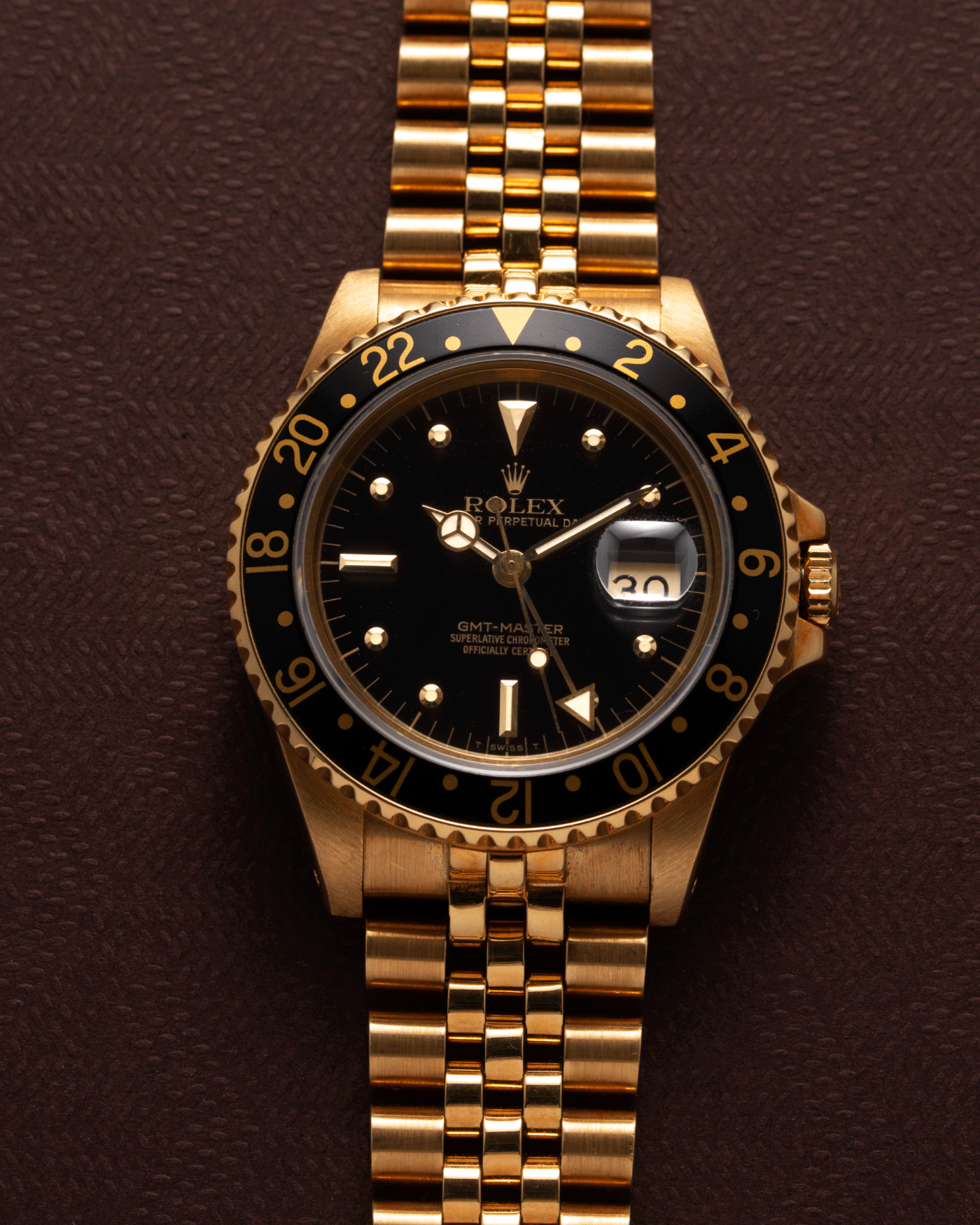 Brand: Rolex Year: 1985 Model: GMT-Master Reference Number: 1675 Serial Number: 8.7 mil Material: 18k Yellow Gold Movement: Cal. 1570 Case Diameter: 40mm Lug Width: 20mm Strap: 18k Yellow Gold Rolex 8386 Jubilee Bracelet with ’47’ End Links