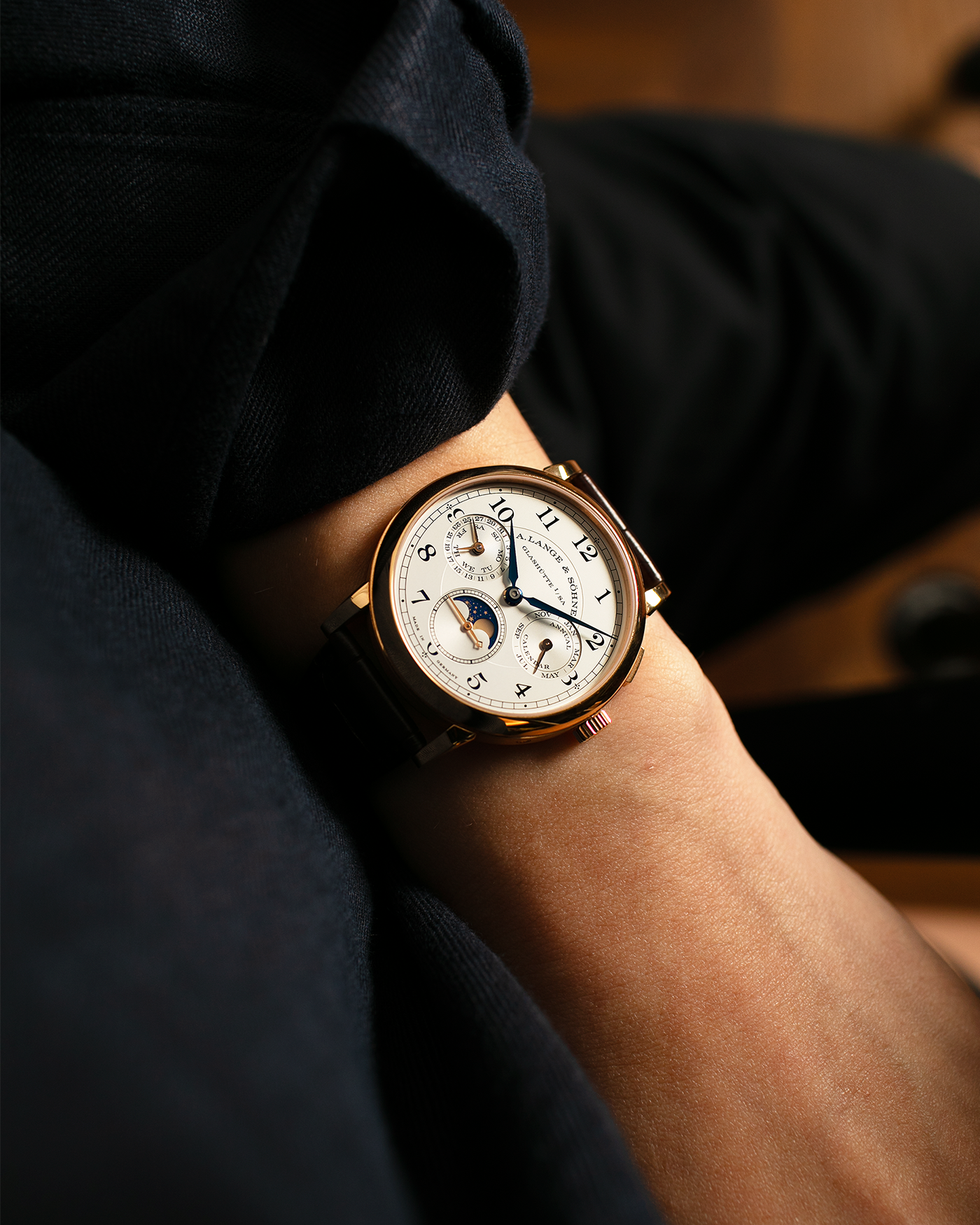 Brand: A. Lange & Söhne
Year: 2018
Model: 1815 Annual Calendar
Material: 18k Rose Gold
Movement: Manual Winding L051.3
Case Diameter: 40mm
Bracelet/Strap: A. Lange & Söhne Dark Brown Alligator Strap with signed 18k Rose Gold Tang Buckle