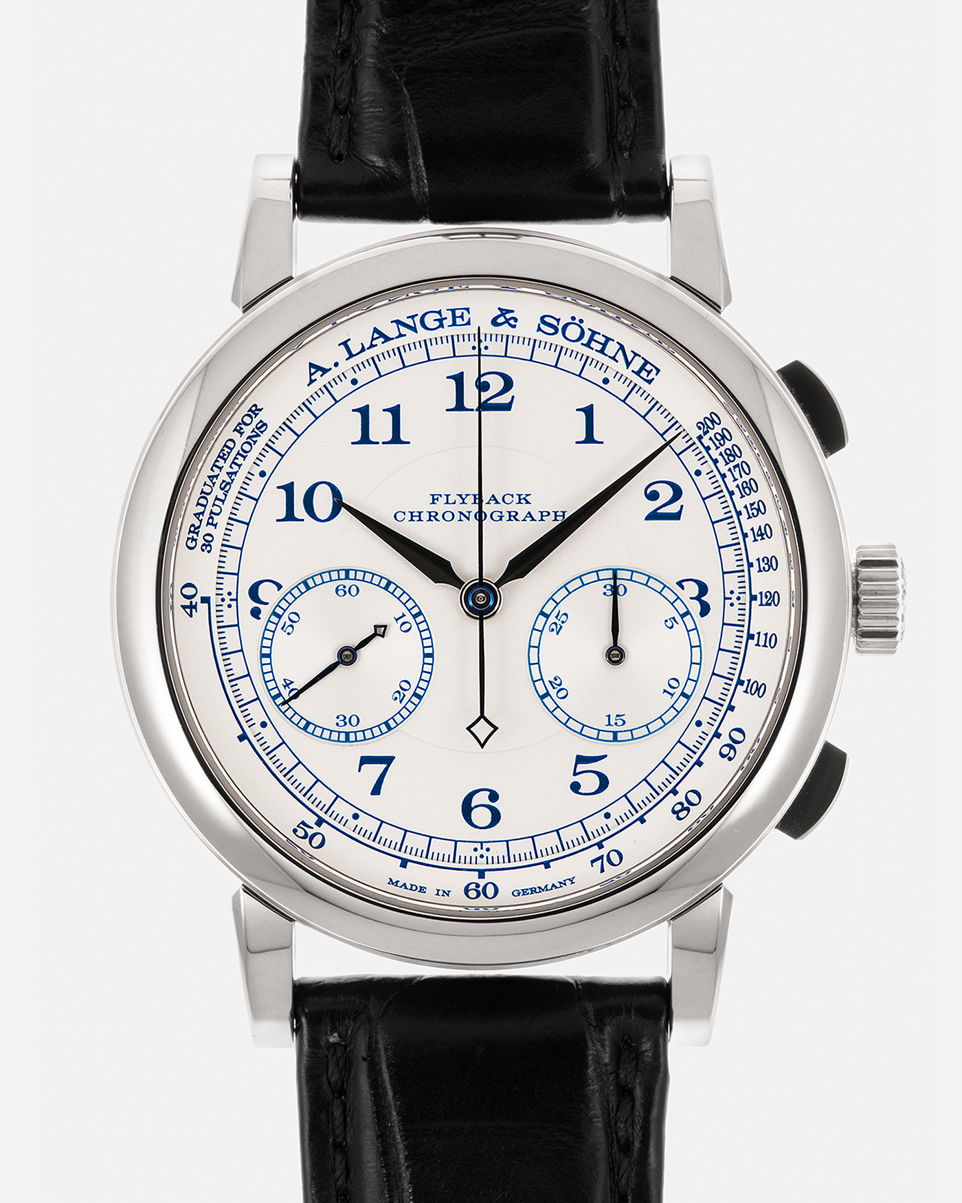 Brand: A. Lange & Söhne
Year: 2017
Model: 1815 Chronograph Boutique Edition
Reference Number: 414.026
Material: 18-carat White Gold
Movement: A. Lange & Söhne Cal. L951.5, Manual-Winding
Case Dimensions: 39.5mm x 11mm (Lug-to-Lug 48mm)
Lug Width: 20mm
Strap: A. Lange & Söhne Black Alligator Strap with signed 18-carat White Gold Tang Buckle