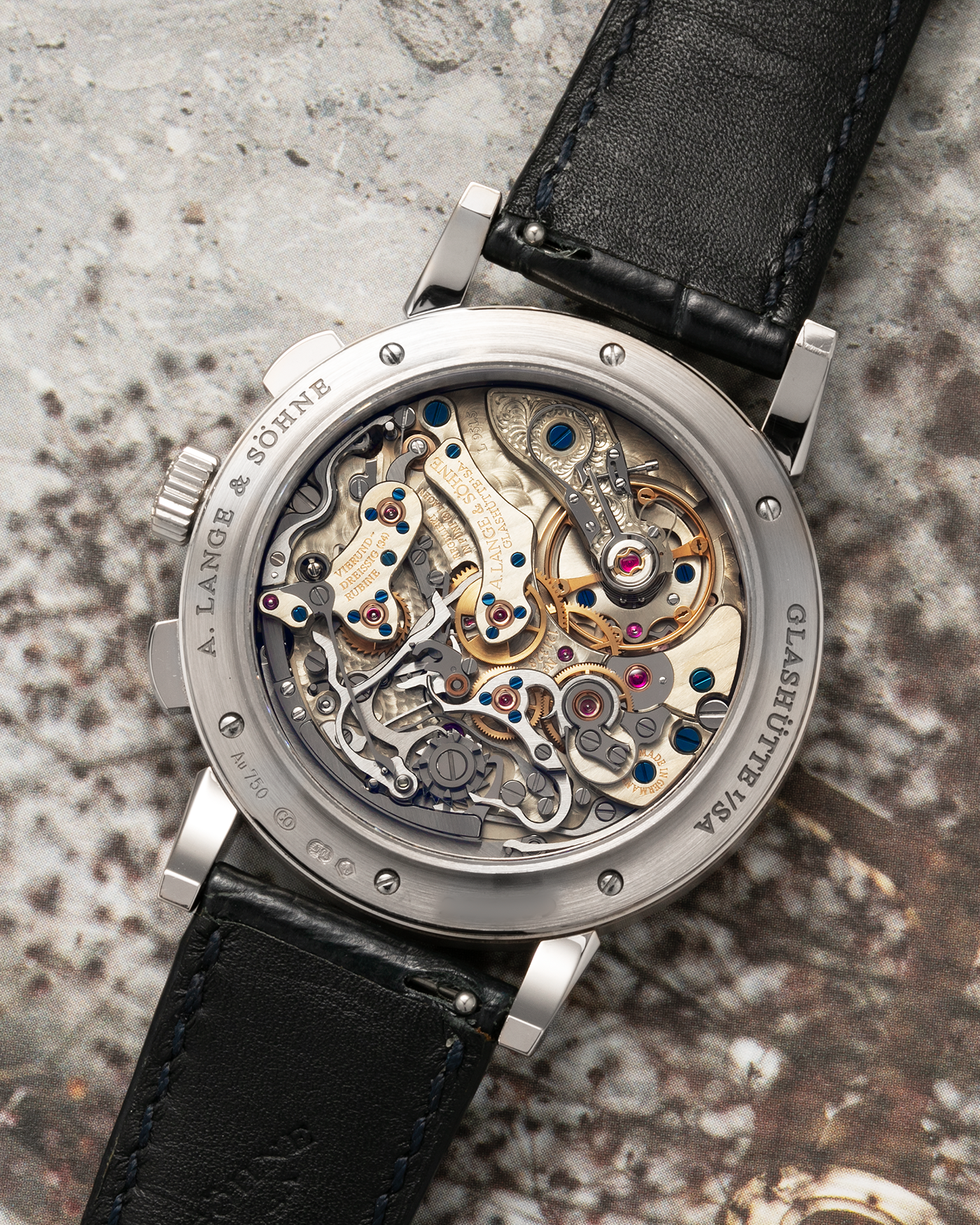 Brand: A. Lange & Söhne
Year: 2017
Model: 1815 Chronograph Boutique Edition
Reference Number: 414.026
Material: 18-carat White Gold
Movement: A. Lange & Söhne Cal. L951.5, Manual-Winding
Case Dimensions: 39.5mm x 11mm (Lug-to-Lug 48mm)
Lug Width: 20mm
Strap: A. Lange & Söhne Black Alligator Strap with signed 18-carat White Gold Tang Buckle