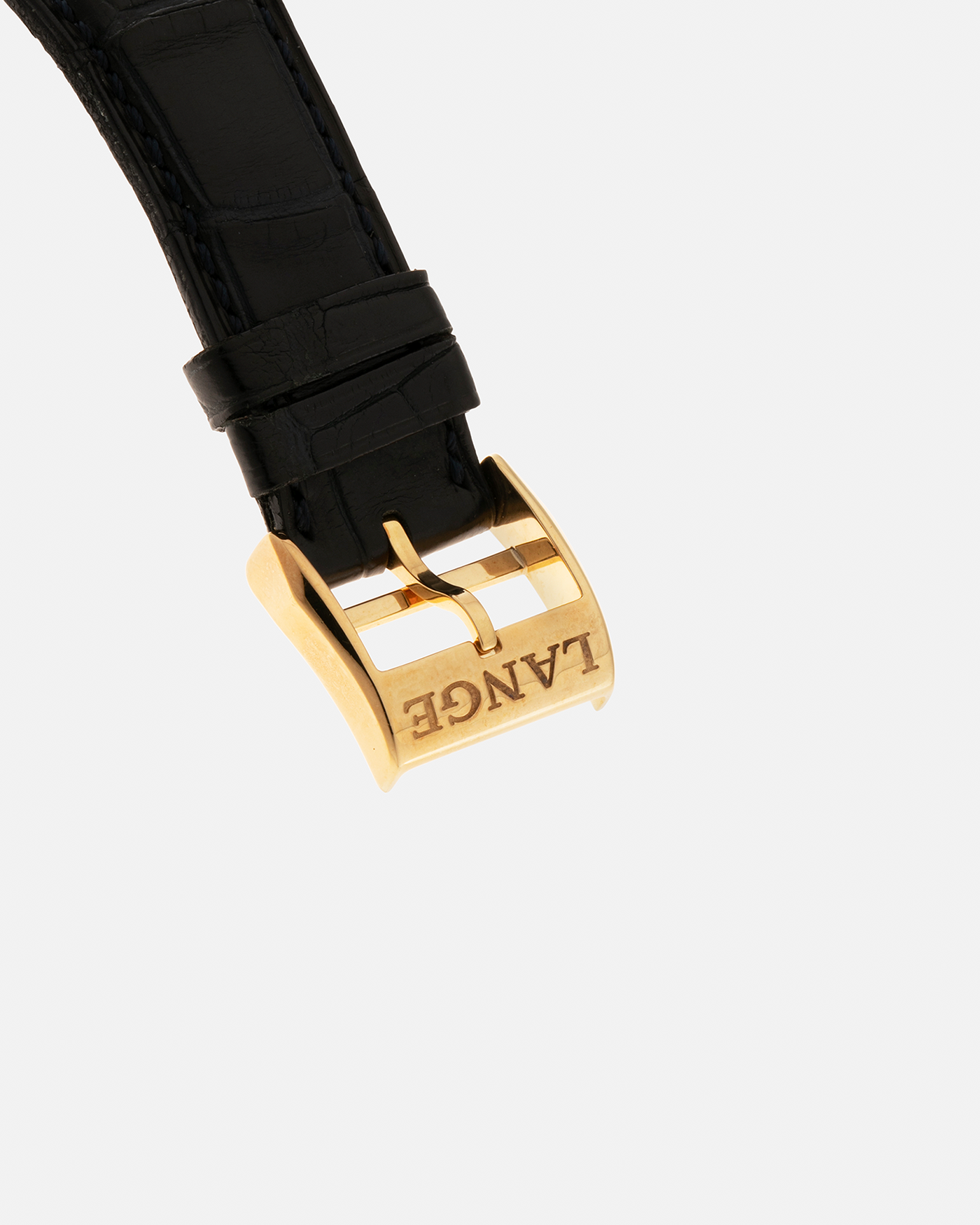 Brand: A. Lange & Söhne Year: 2000s Model: Lange 1 Reference: 101.022 Material: 18-carat Yellow Gold, German Silver Movement: A. Lange & Söhne Cal. L901.0, Manual-Winding Case Diameter: 38.5mm Lug Width: 20mm Strap: A. Lange & Söhne Black Alligator Leather Strap with Signed 18-carat Yellow Gold Tang Buckle