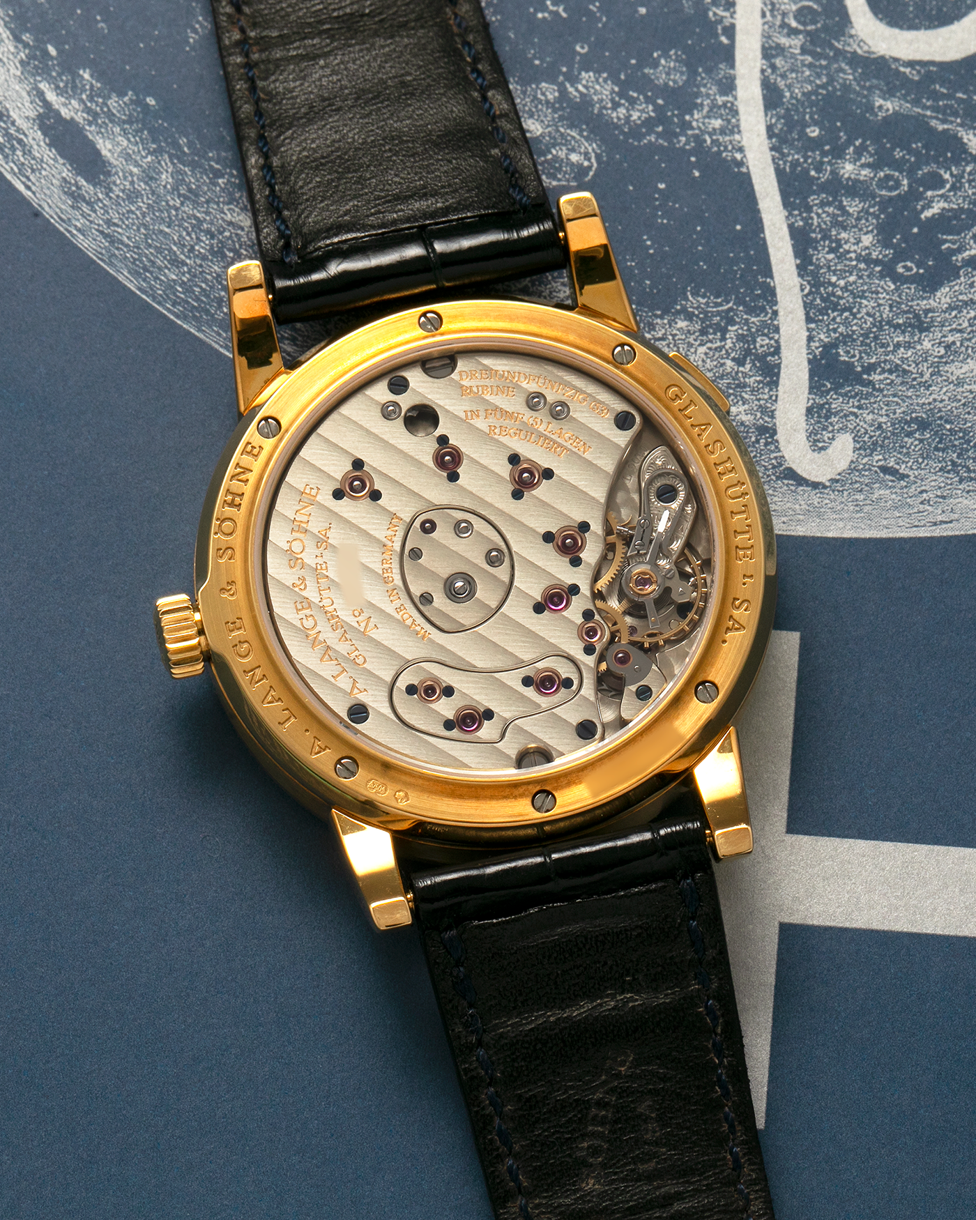 Brand: A. Lange & Söhne Year: 2000s Model: Lange 1 Reference: 101.022 Material: 18-carat Yellow Gold, German Silver Movement: A. Lange & Söhne Cal. L901.0, Manual-Winding Case Diameter: 38.5mm Lug Width: 20mm Strap: A. Lange & Söhne Black Alligator Leather Strap with Signed 18-carat Yellow Gold Tang Buckle