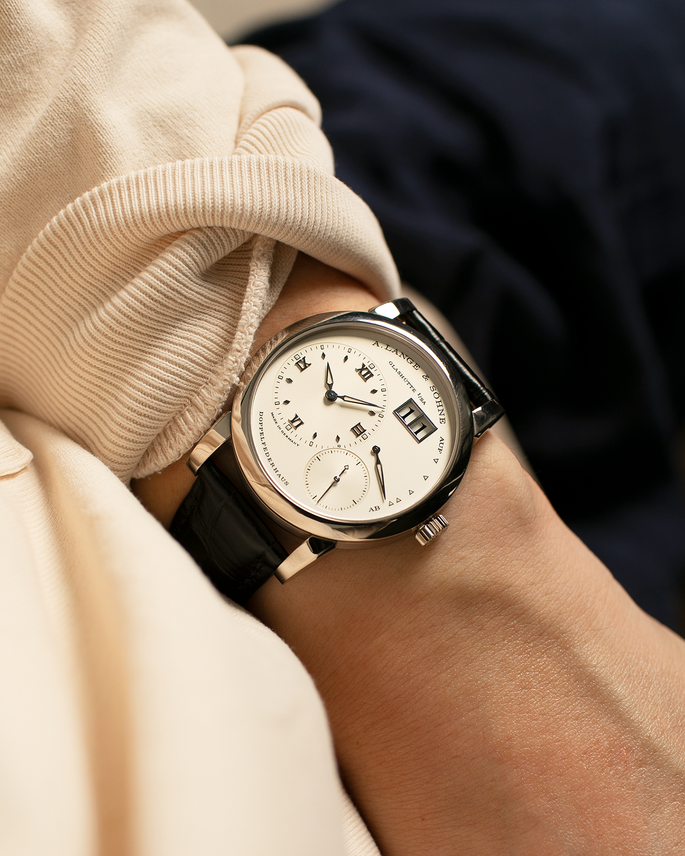 Brand: A. Lange & Söhne
Year: 2010s
Model: Lange 1
Reference: 101.039
Material: 18-carat White Gold
Movement: A. Lange & Söhne Cal. L901.0, Manual-Winding
Case Dimensions: 38.5mm x 9.8mm (Lug-to-Lug 47.3mm)
Lug Width: 20mm
Strap: A. Lange & Söhne Black Alligator Leather Strap with Signed 18-carat White Gold Tang Buckle
