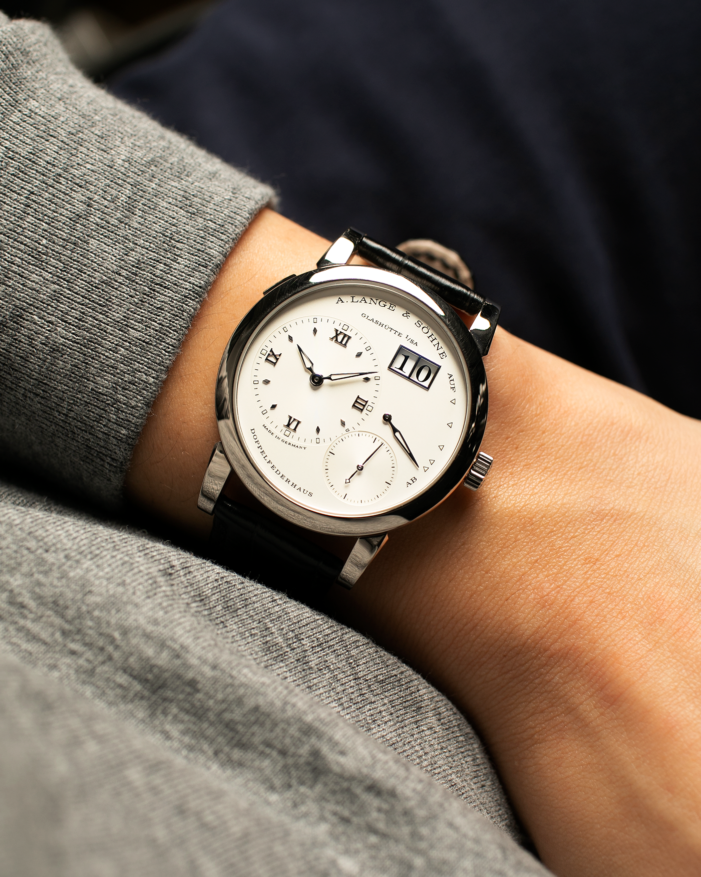 Brand: A. Lange & Söhne
Year: 2010s
Model: Lange 1
Reference: 101.039
Material: 18-carat White Gold
Movement: A. Lange & Söhne Cal. L901.0, Manual-Winding
Case Dimensions: 38.5mm x 9.8mm (Lug-to-Lug 47.3mm)
Lug Width: 20mm
Strap: A. Lange & Söhne Black Alligator Leather Strap with Signed 18-carat White Gold Tang Buckle