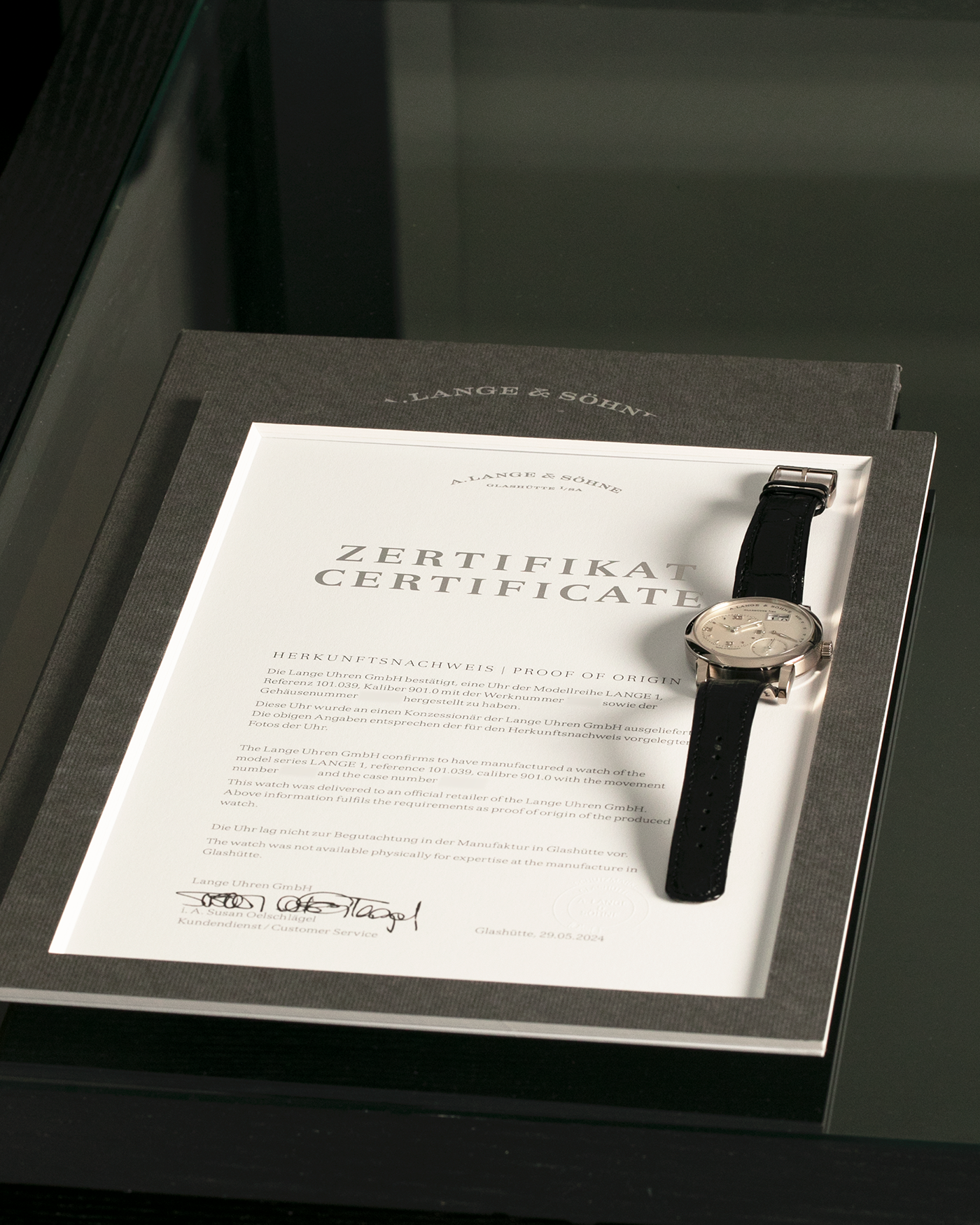 Brand: A. Lange & Söhne
Year: 2010s
Model: Lange 1
Reference: 101.039
Material: 18-carat White Gold
Movement: A. Lange & Söhne Cal. L901.0, Manual-Winding
Case Dimensions: 38.5mm x 9.8mm (Lug-to-Lug 47.3mm)
Lug Width: 20mm
Strap: A. Lange & Söhne Black Alligator Leather Strap with Signed 18-carat White Gold Tang Buckle