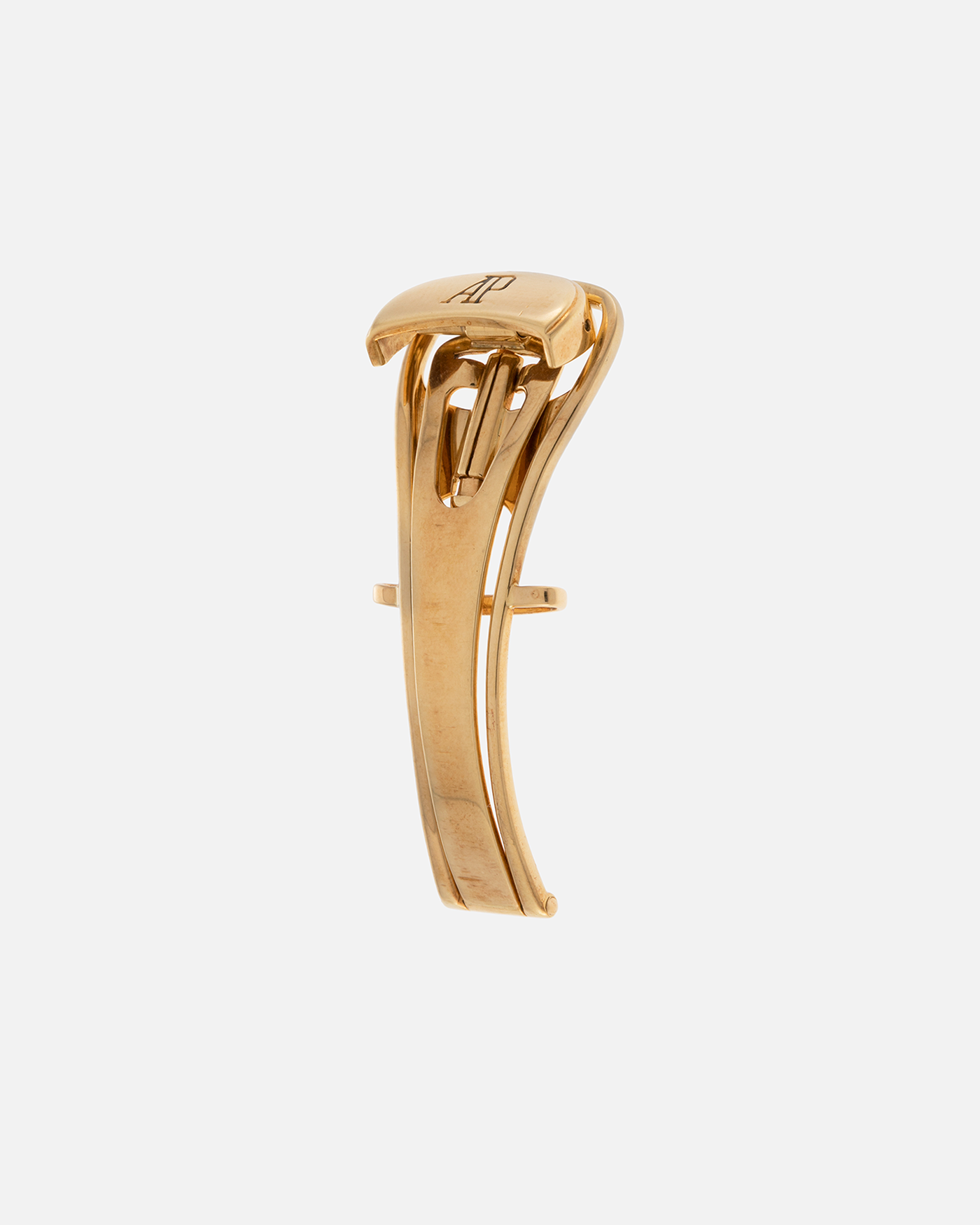 Brand: Audemars Piguet
Year: 1990s
Model: Quantième Perpetual Calendar ‘Clover’
Reference: 25681BA
Material: 18-carat Yellow Gold
Movement: Audemars Piguet Cal. 2120/2, Self-Winding
Case Dimensions: 36mm x 8mm (Lug-to-Lug 38.5mm)
Lug Width: 20mm
Straps: Molequin Dark Navy Textured Calf Leather Strap with 18k Yellow Gold Audemars Piguet Deployant Clasp