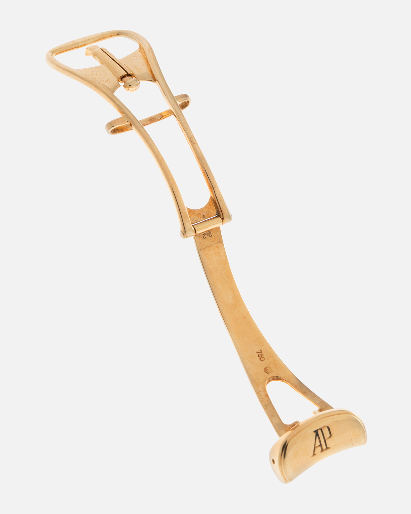 Brand: Audemars Piguet
Year: 1990s
Model: Quantième Perpetual Calendar ‘Clover’
Reference: 25681BA
Material: 18-carat Yellow Gold
Movement: Audemars Piguet Cal. 2120/2, Self-Winding
Case Dimensions: 36mm x 8mm (Lug-to-Lug 38.5mm)
Lug Width: 20mm
Straps: Molequin Dark Navy Textured Calf Leather Strap with 18k Yellow Gold Audemars Piguet Deployant Clasp