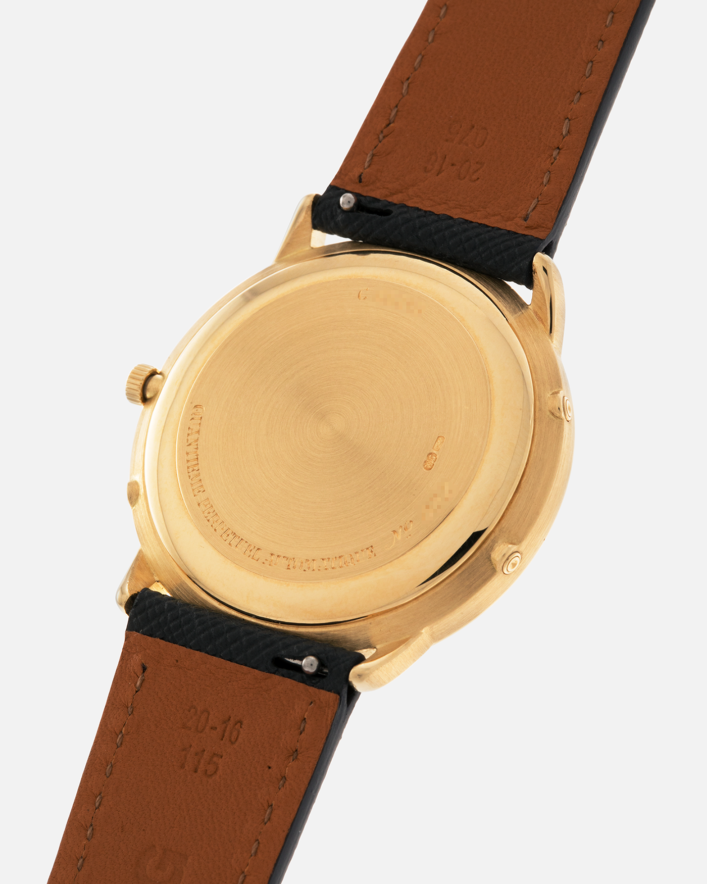 Brand: Audemars Piguet
Year: 1990s
Model: Quantième Perpetual Calendar ‘Clover’
Reference: 25681BA
Material: 18-carat Yellow Gold
Movement: Audemars Piguet Cal. 2120/2, Self-Winding
Case Dimensions: 36mm x 8mm (Lug-to-Lug 38.5mm)
Lug Width: 20mm
Straps: Molequin Dark Navy Textured Calf Leather Strap with 18k Yellow Gold Audemars Piguet Deployant Clasp