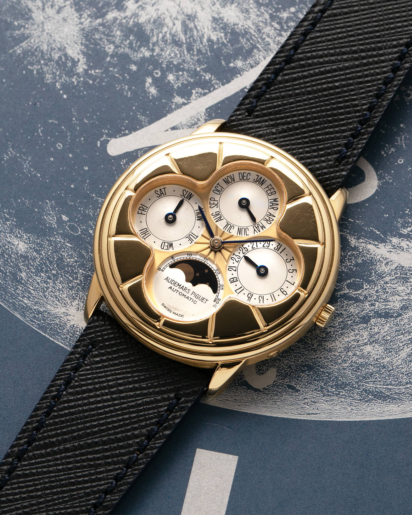 Brand: Audemars Piguet
Year: 1990s
Model: Quantième Perpetual Calendar ‘Clover’
Reference: 25681BA
Material: 18-carat Yellow Gold
Movement: Audemars Piguet Cal. 2120/2, Self-Winding
Case Dimensions: 36mm x 8mm (Lug-to-Lug 38.5mm)
Lug Width: 20mm
Straps: Molequin Dark Navy Textured Calf Leather Strap with 18k Yellow Gold Audemars Piguet Deployant Clasp