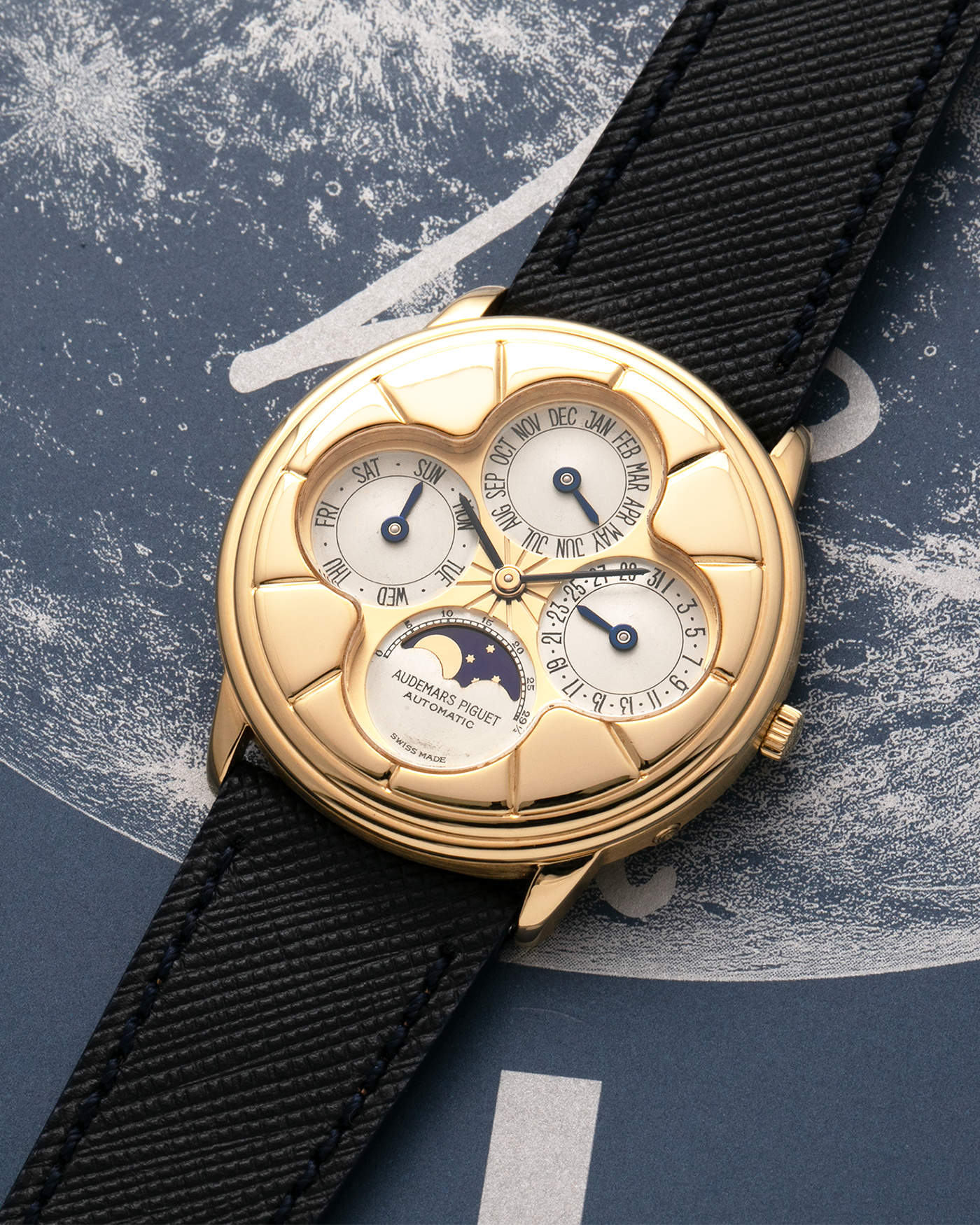 Brand: Audemars Piguet
Year: 1990s
Model: Quantième Perpetual Calendar ‘Clover’
Reference: 25681BA
Material: 18-carat Yellow Gold
Movement: Audemars Piguet Cal. 2120/2, Self-Winding
Case Dimensions: 36mm x 8mm (Lug-to-Lug 38.5mm)
Lug Width: 20mm
Straps: Molequin Dark Navy Textured Calf Leather Strap with 18k Yellow Gold Audemars Piguet Deployant Clasp