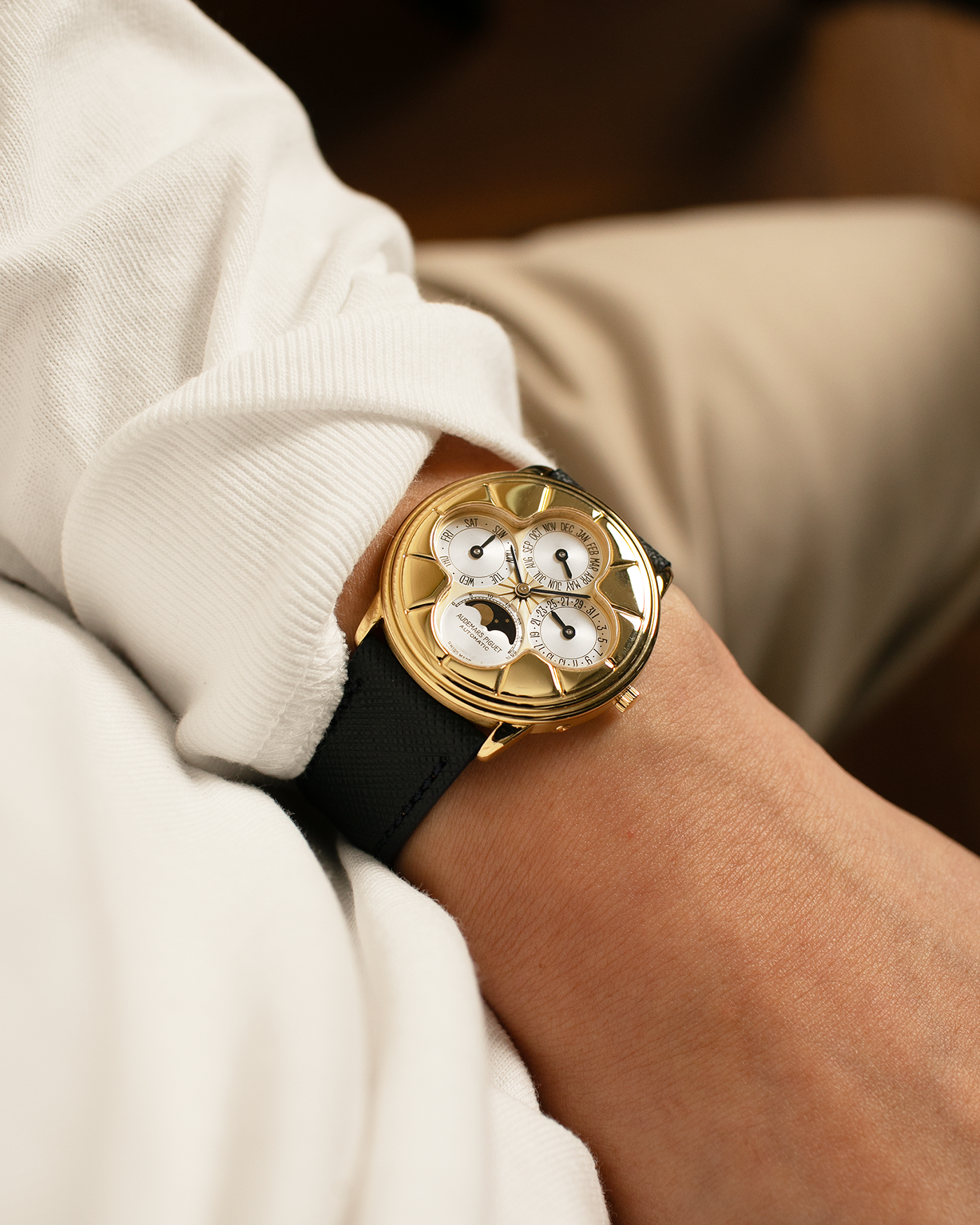 Brand: Audemars Piguet
Year: 1990s
Model: Quantième Perpetual Calendar ‘Clover’
Reference: 25681BA
Material: 18-carat Yellow Gold
Movement: Audemars Piguet Cal. 2120/2, Self-Winding
Case Dimensions: 36mm x 8mm (Lug-to-Lug 38.5mm)
Lug Width: 20mm
Straps: Molequin Dark Navy Textured Calf Leather Strap with 18k Yellow Gold Audemars Piguet Deployant Clasp