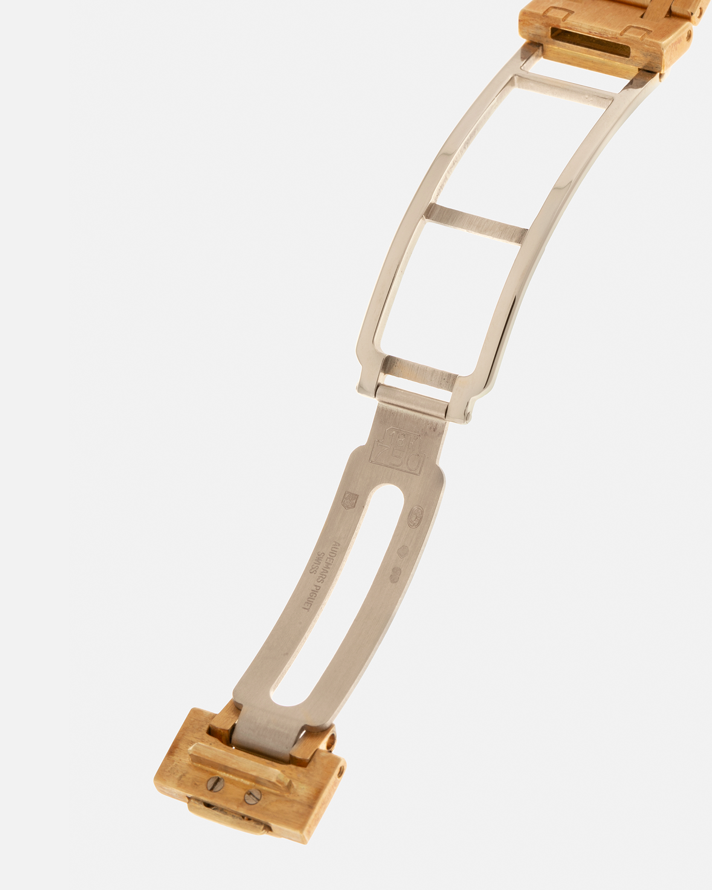 Brand: Audemars Piguet
Year: 1992
Model: Royal Oak ‘Nick Faldo’
Reference: 15090BA
Material: 18-carat Yellow Gold
Movement: Audemars Piguet Cal. 2225 (Derived from JLC Cal. 889), Self-Winding
Case Dimensions: 36mm x 8mm (Lug-to-Lug 46mm)
Bracelet: Audemars Piguet Integrated Bracelet in 18-carat Yellow Gold with Signed Folding Clasp