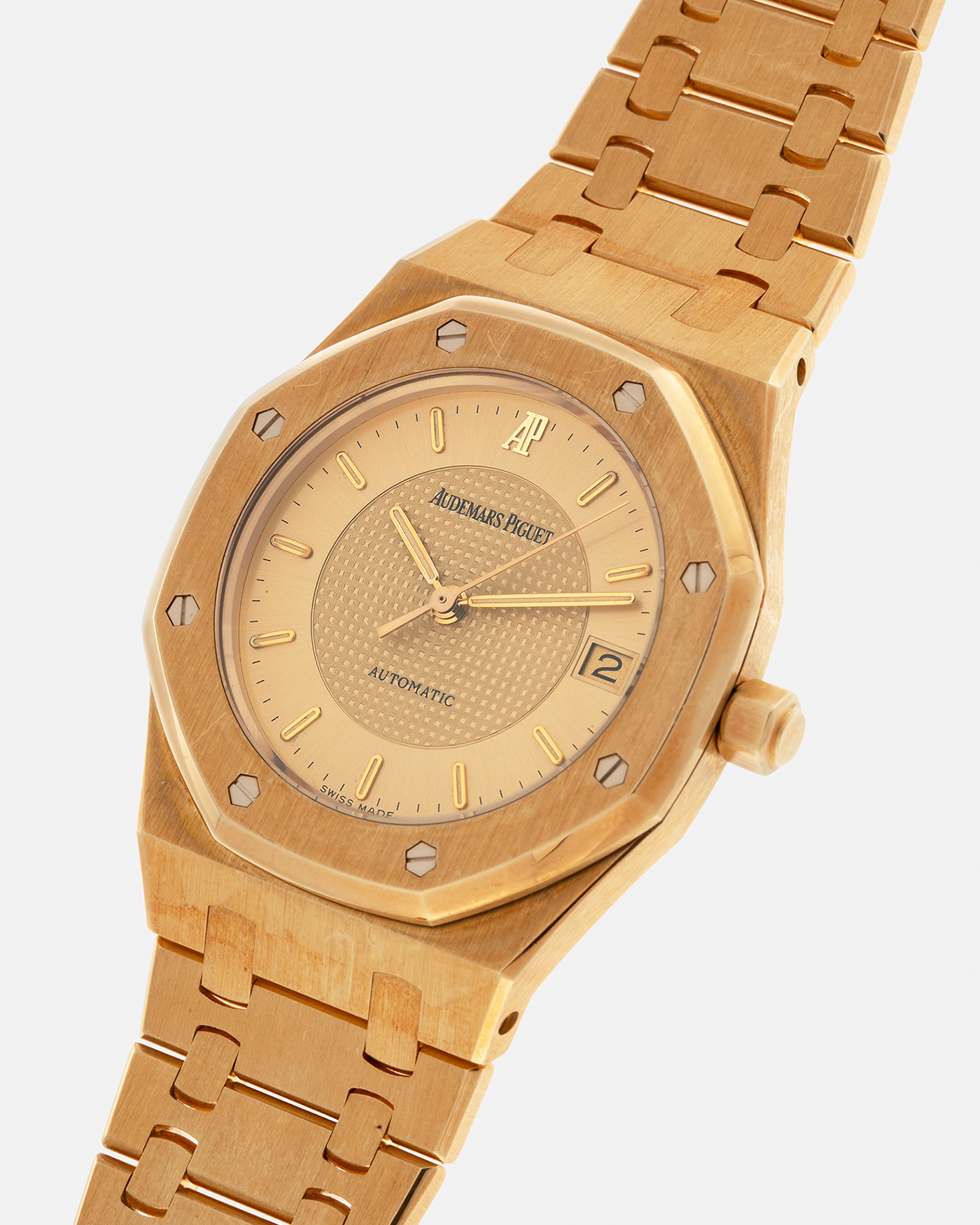 Brand: Audemars Piguet
Year: 1992
Model: Royal Oak ‘Nick Faldo’
Reference: 15090BA
Material: 18-carat Yellow Gold
Movement: Audemars Piguet Cal. 2225 (Derived from JLC Cal. 889), Self-Winding
Case Dimensions: 36mm x 8mm (Lug-to-Lug 46mm)
Bracelet: Audemars Piguet Integrated Bracelet in 18-carat Yellow Gold with Signed Folding Clasp
