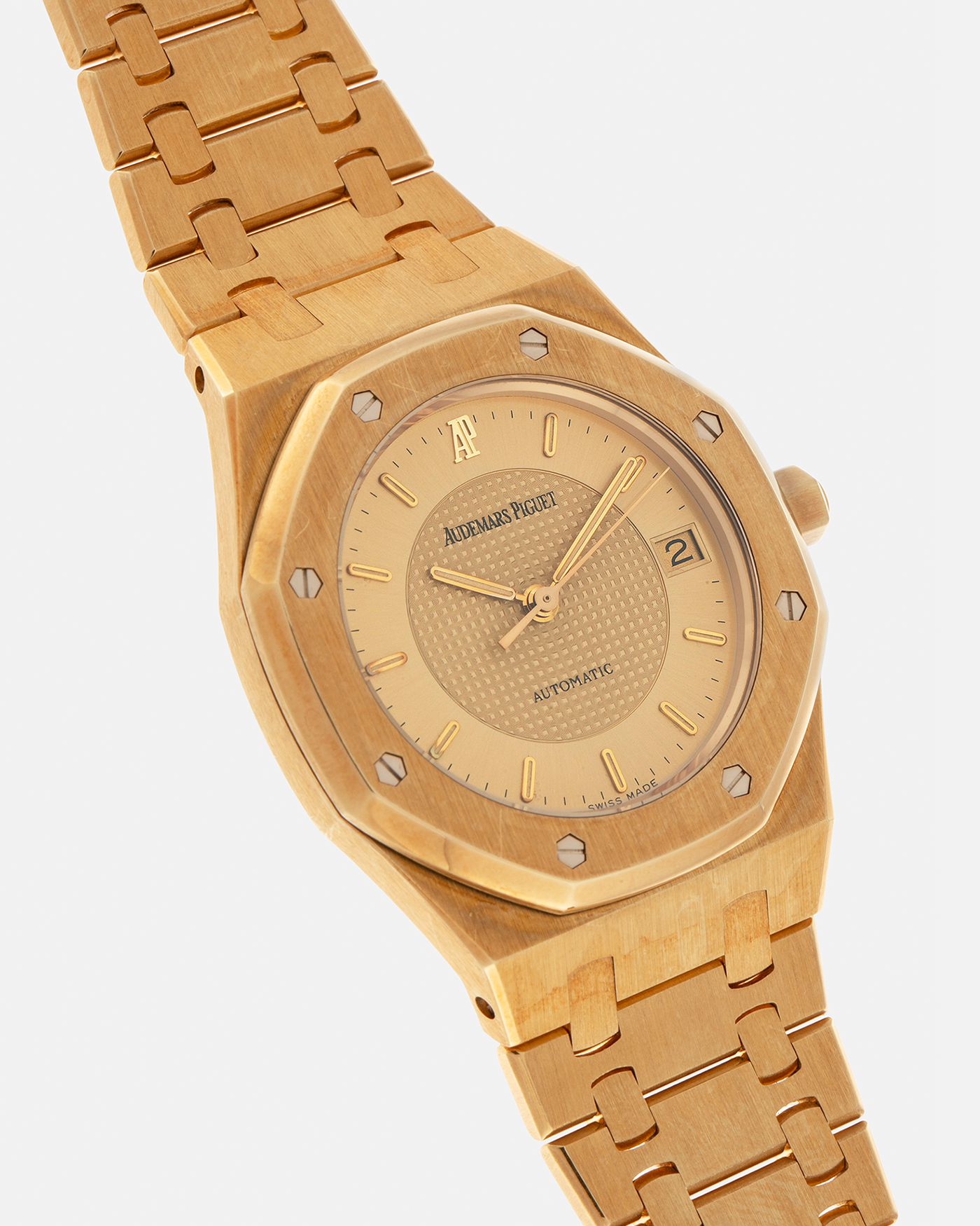 Brand: Audemars Piguet
Year: 1992
Model: Royal Oak ‘Nick Faldo’
Reference: 15090BA
Material: 18-carat Yellow Gold
Movement: Audemars Piguet Cal. 2225 (Derived from JLC Cal. 889), Self-Winding
Case Dimensions: 36mm x 8mm (Lug-to-Lug 46mm)
Bracelet: Audemars Piguet Integrated Bracelet in 18-carat Yellow Gold with Signed Folding Clasp