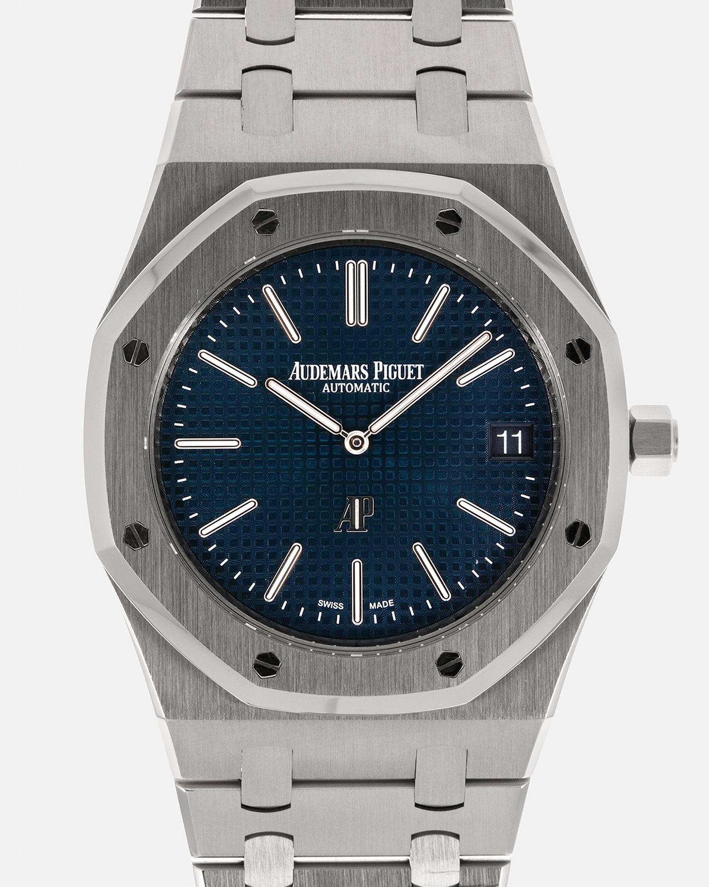 Brand: Audemars Piguet
Year: Late 2010’s
Model: Royal Oak
Reference Number: 15202ST.OO.1240ST.01
Material: Stainless Steel
Movement: Audemars Piguet Cal. 2121 (Derived from JLC Cal. 920), Self-Winding
Case Dimensions: 39mm x 8.1mm
Bracelet: Audemars Piguet Stainless Steel Integrated Bracelet