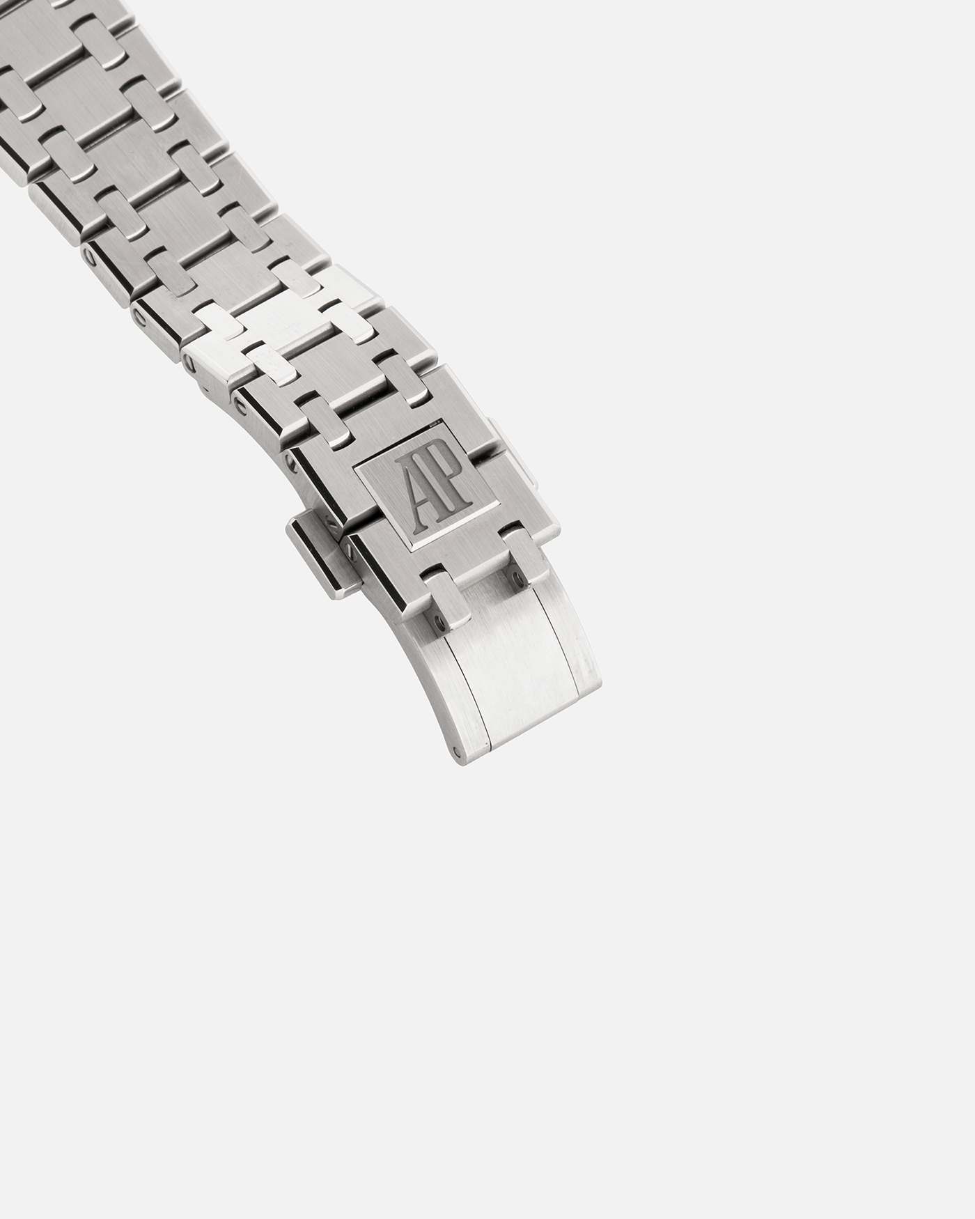 Brand: Audemars Piguet
Year: 2020
Model: Royal Oak
Reference Number: 15450
Material: Stainless Steel
Movement: Cal 3120
Case Diameter: 37mm Diameter 9.8m Thickness
Bracelet: Audemars Piguet Stainless Steel Bracelet