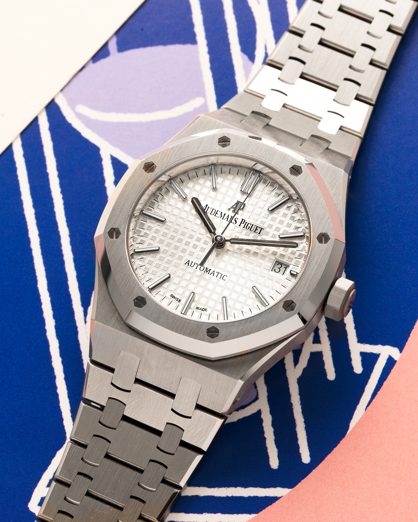 Brand: Audemars Piguet
Year: 2020
Model: Royal Oak
Reference Number: 15450
Material: Stainless Steel
Movement: Cal 3120
Case Diameter: 37mm Diameter 9.8m Thickness
Bracelet: Audemars Piguet Stainless Steel Bracelet