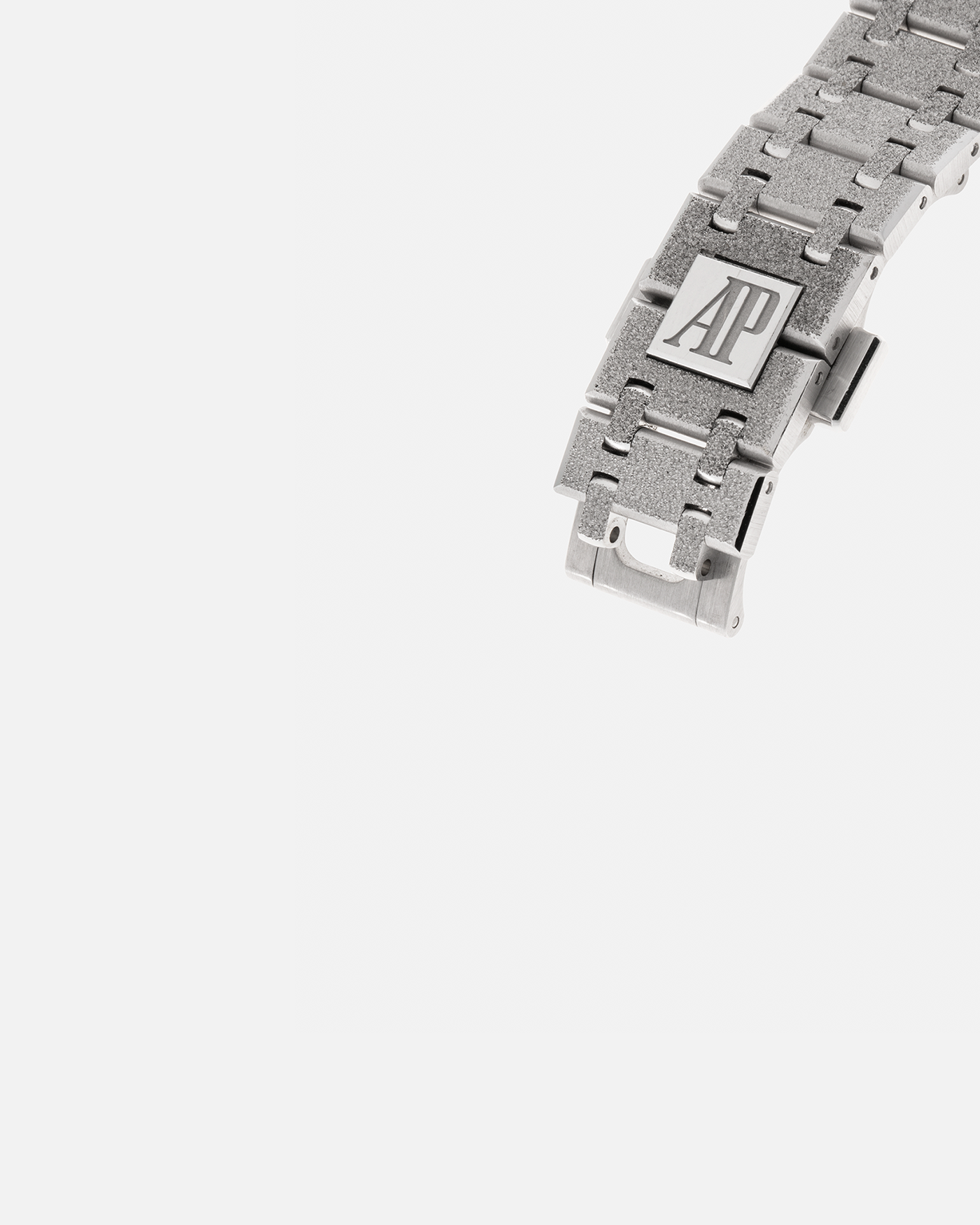 Brand: Audemars Piguet
Year: 2019
Model: Royal Oak
Reference Number: 15468BC
Material: 18-carat White Gold, Multi-Colored Baguette-Cut Sapphires
Movement: Audemars Piguet Cal. 3132, Self-Winding
Case Dimensions: 37mm x 10mm (46.2mm Lug-to-Lug)
Bracelet: Audemars Piguet Integrated 18-carat White Gold Bracelet with Frosted Finish and signed ‘AP’ Folding Clasp