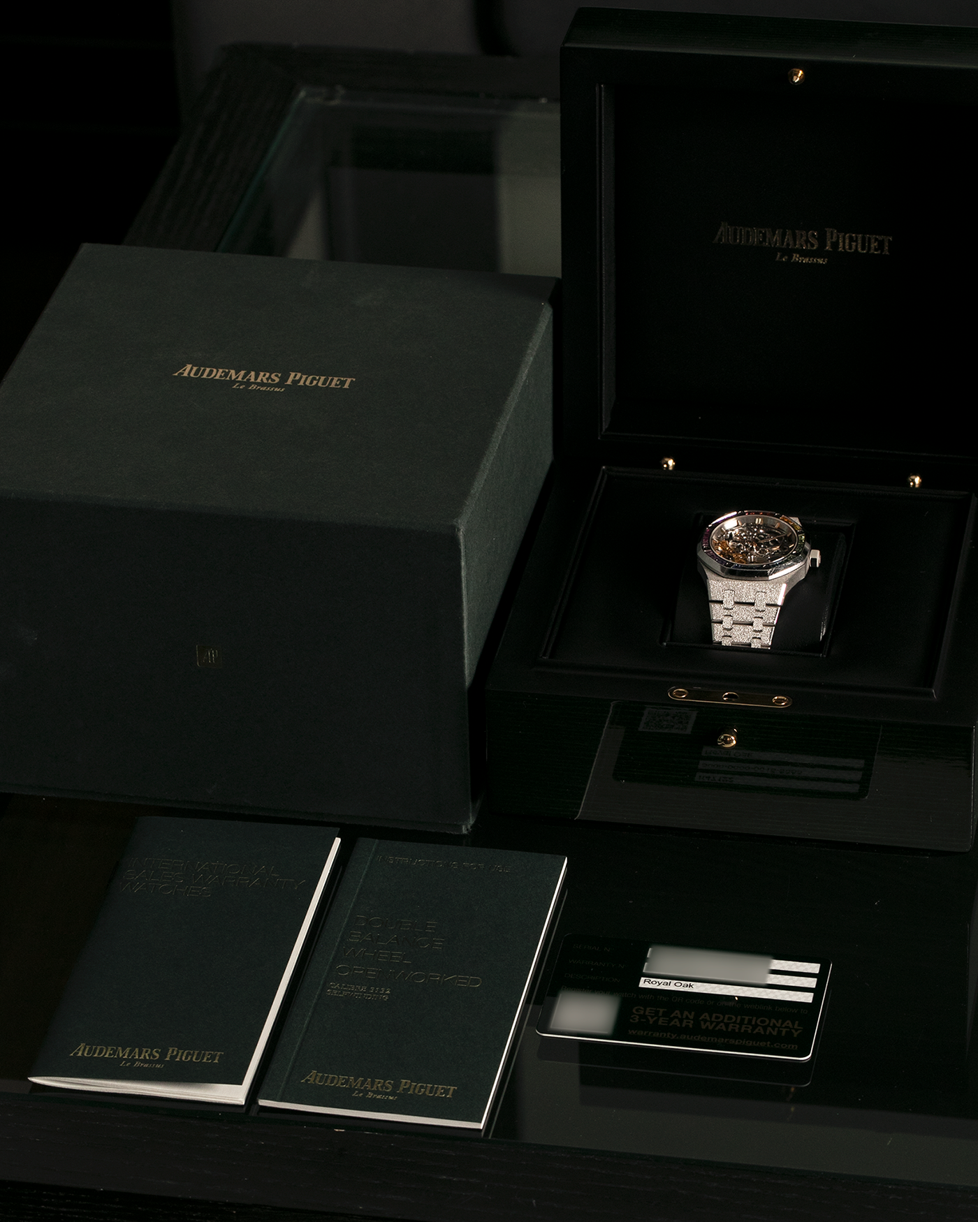 Brand: Audemars Piguet
Year: 2019
Model: Royal Oak
Reference Number: 15468BC
Material: 18-carat White Gold, Multi-Colored Baguette-Cut Sapphires
Movement: Audemars Piguet Cal. 3132, Self-Winding
Case Dimensions: 37mm x 10mm (46.2mm Lug-to-Lug)
Bracelet: Audemars Piguet Integrated 18-carat White Gold Bracelet with Frosted Finish and signed ‘AP’ Folding Clasp
