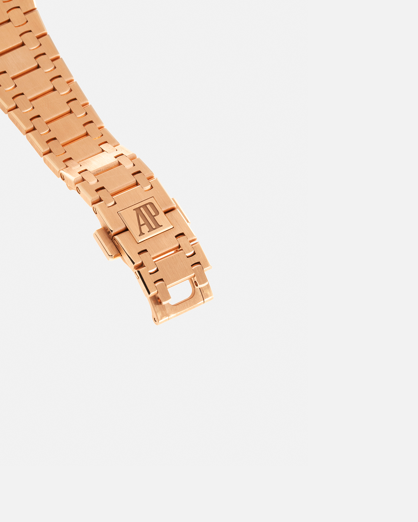 Brand: Audemars Piguet Year: 2019 Model: Royal Oak Reference Number: 15202OR.OO.1240OR.01.A Material:18-carat Pink Gold Movement: Audemars Piguet Cal. 2121 (JLC-derived), Self-Winding Case Dimensions: 39mm x 8.1mm Bracelet: Audemars Piguet 18-carat Pink Gold Integrated Bracelet