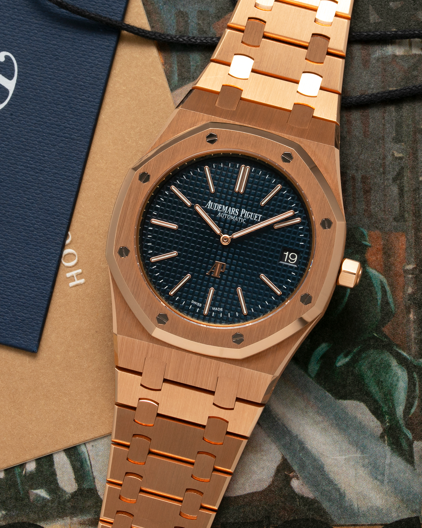 Brand: Audemars Piguet Year: 2019 Model: Royal Oak Reference Number: 15202OR.OO.1240OR.01.A Material:18-carat Pink Gold Movement: Audemars Piguet Cal. 2121 (JLC-derived), Self-Winding Case Dimensions: 39mm x 8.1mm Bracelet: Audemars Piguet 18-carat Pink Gold Integrated Bracelet