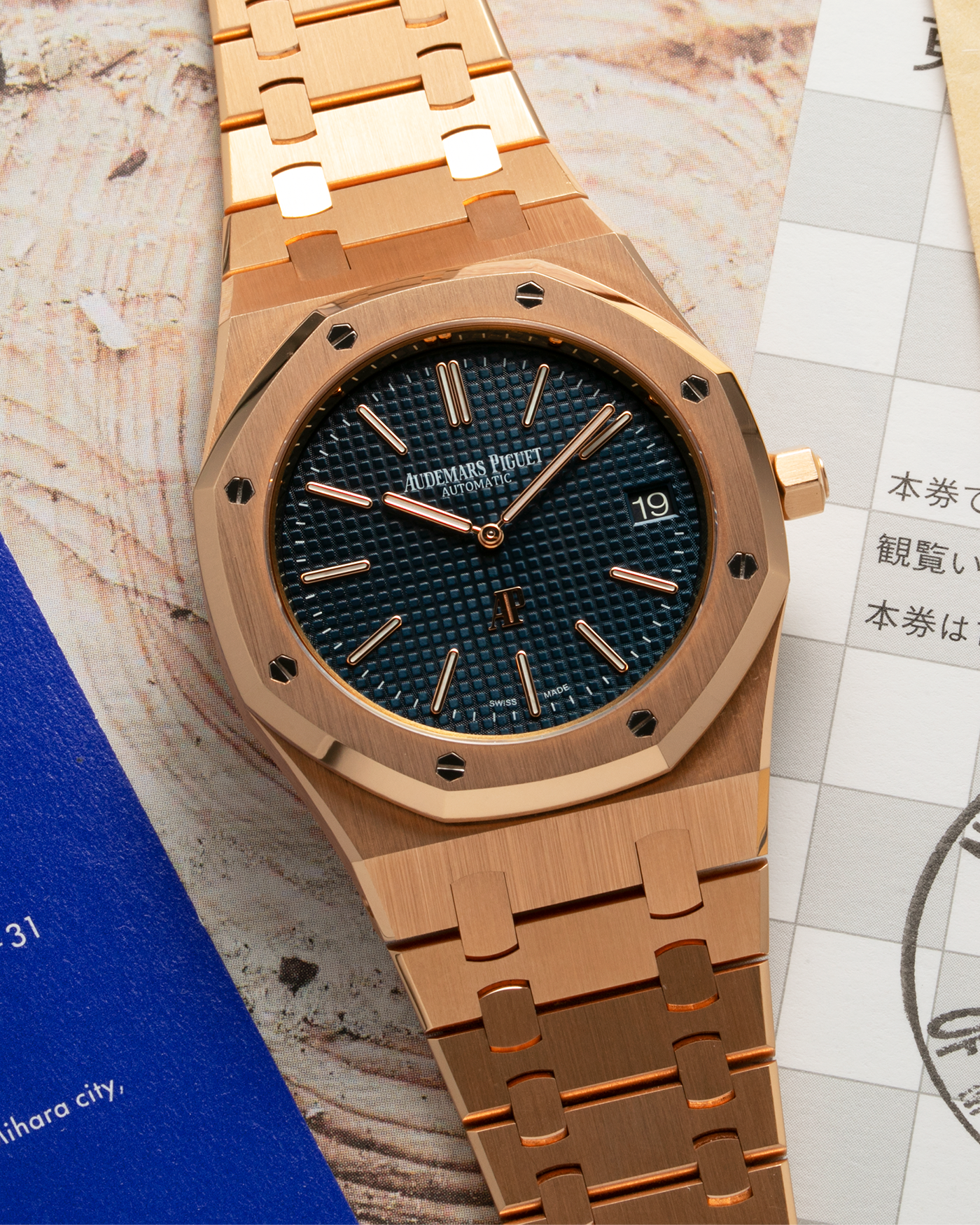 Brand: Audemars Piguet Year: 2019 Model: Royal Oak Reference Number: 15202OR.OO.1240OR.01.A Material:18-carat Pink Gold Movement: Audemars Piguet Cal. 2121 (JLC-derived), Self-Winding Case Dimensions: 39mm x 8.1mm Bracelet: Audemars Piguet 18-carat Pink Gold Integrated Bracelet