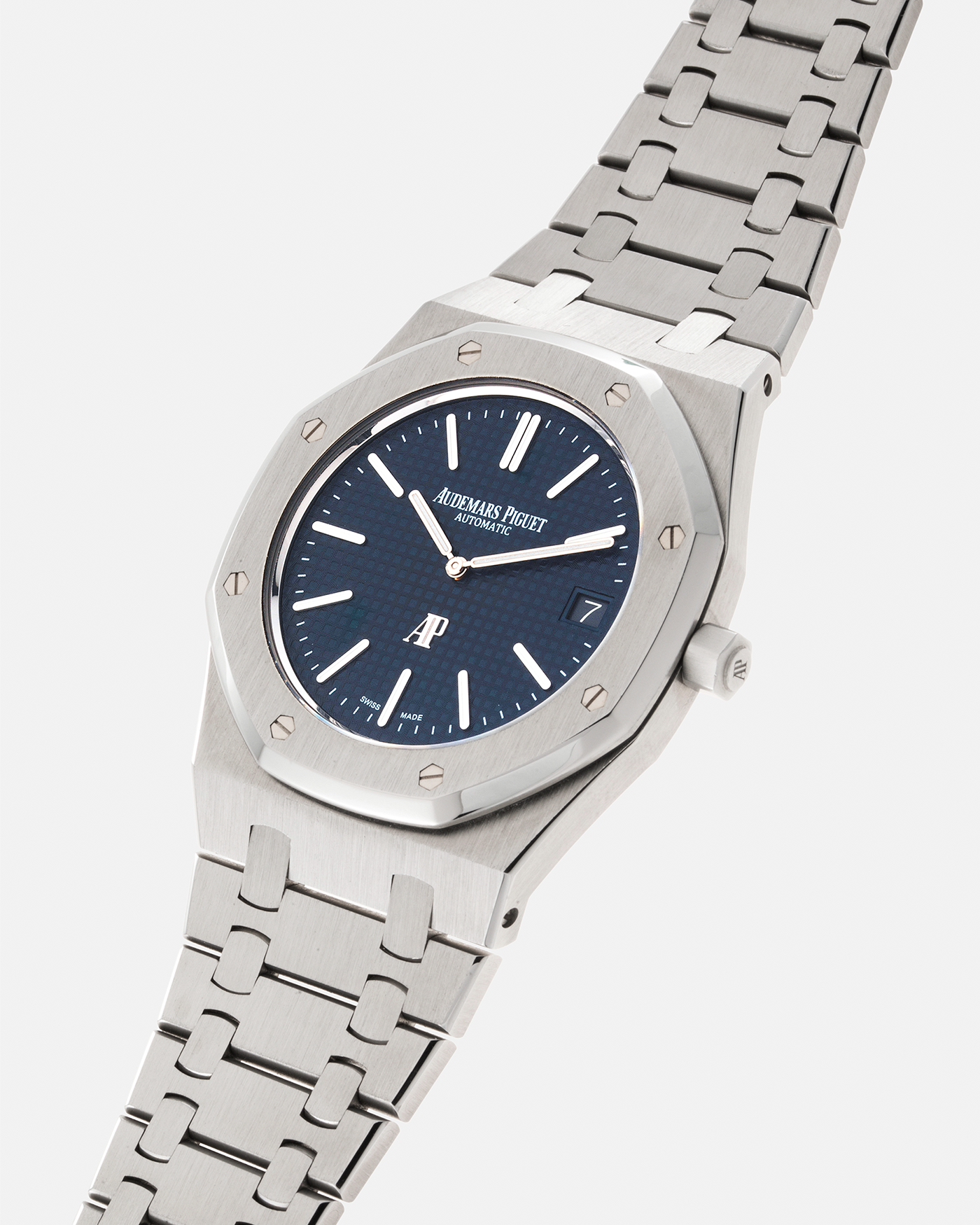 Brand: Audemars Piguet Year: 2014 Model: Royal Oak Reference Number: 15202ST.OO.1240ST.01 Material: Stainless Steel Movement: Audemars Piguet Cal. 2121 (Derived from JLC Cal. 920), Self-Winding Case Dimensions: 39mm x 8.1mm Bracelet: Audemars Piguet Stainless Steel Integrated Bracelet