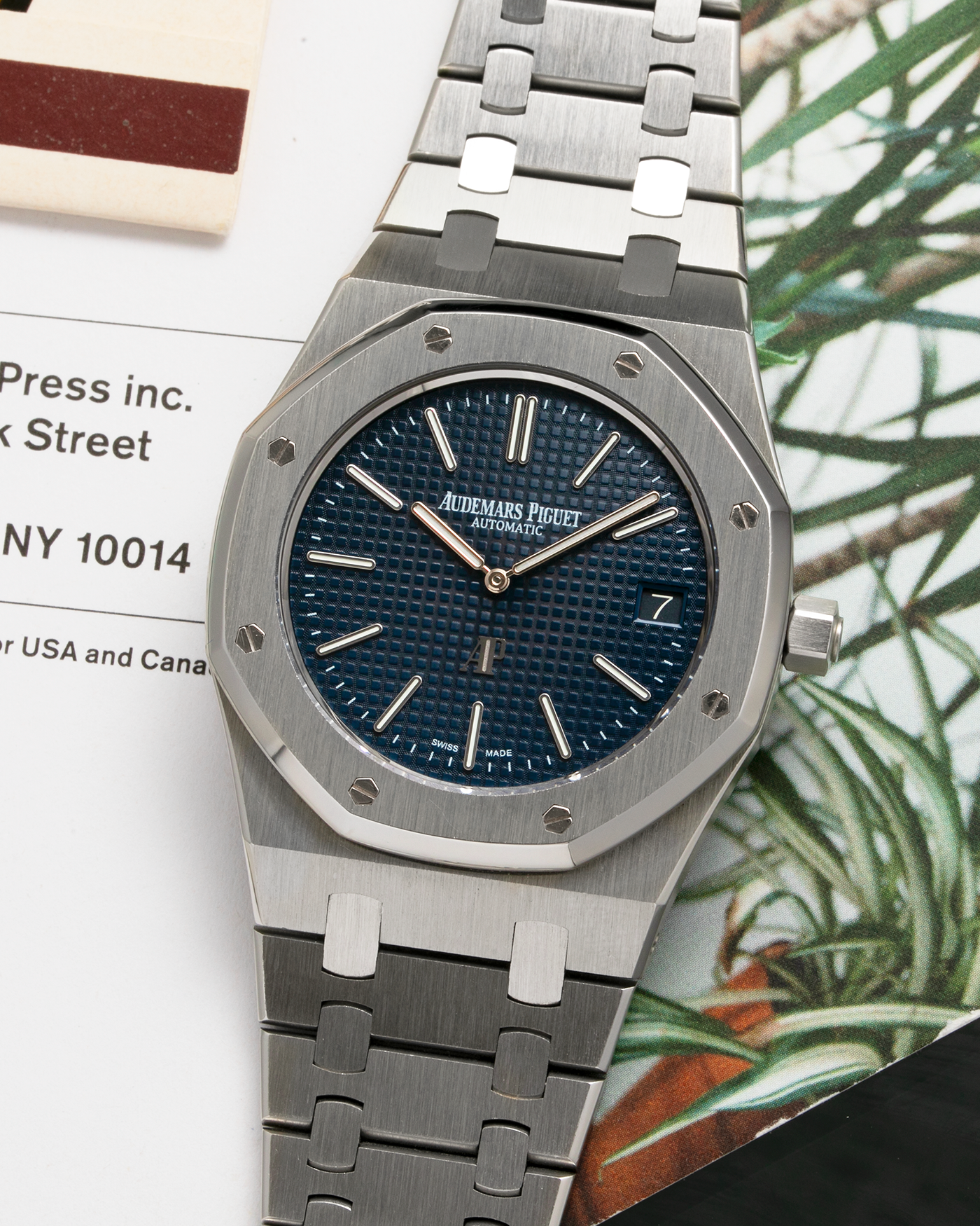 Brand: Audemars Piguet Year: 2014 Model: Royal Oak Reference Number: 15202ST.OO.1240ST.01 Material: Stainless Steel Movement: Audemars Piguet Cal. 2121 (Derived from JLC Cal. 920), Self-Winding Case Dimensions: 39mm x 8.1mm Bracelet: Audemars Piguet Stainless Steel Integrated Bracelet
