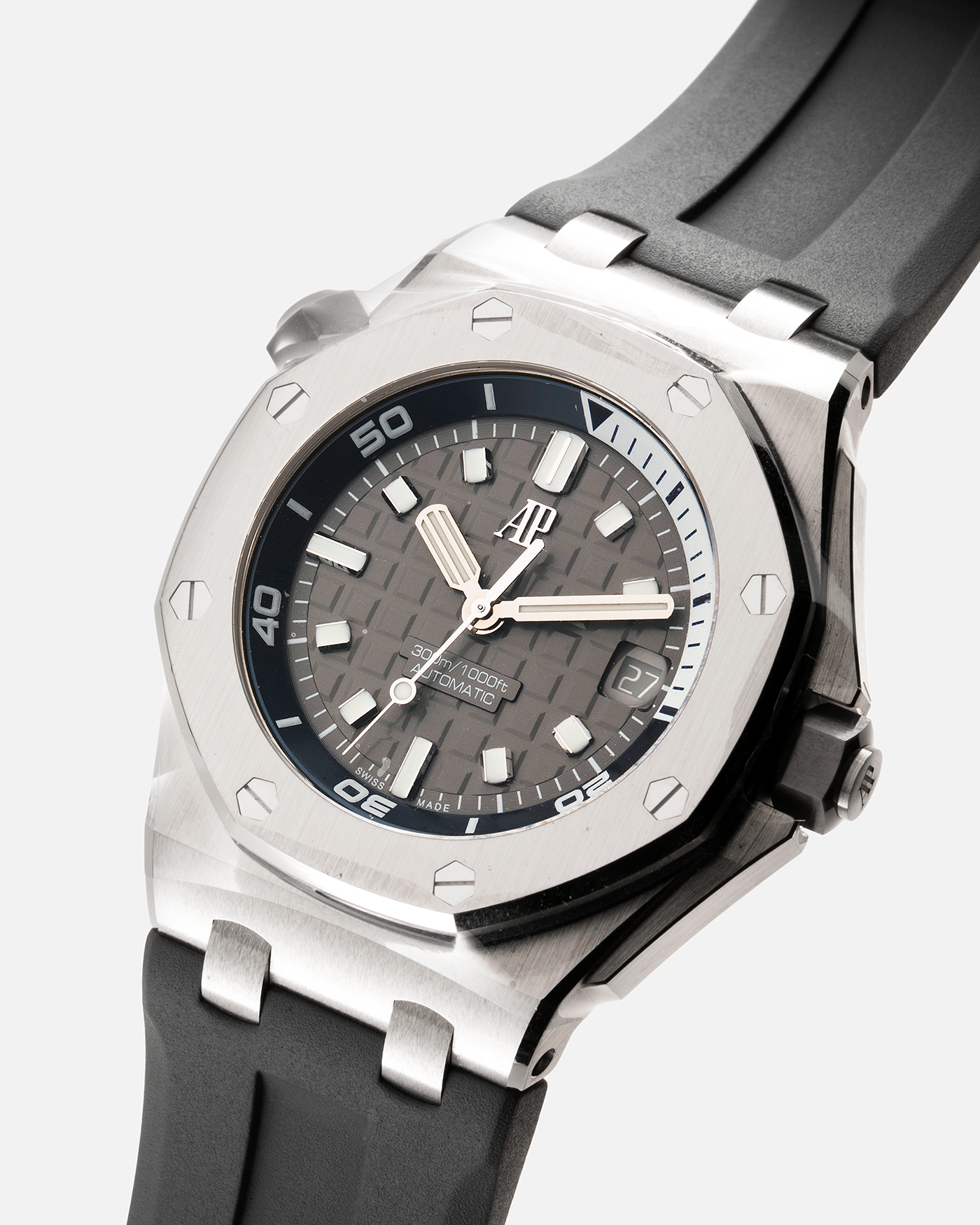 Audemars Piguet Royal Oak Offshore Diver 15720ST Watch S.Song