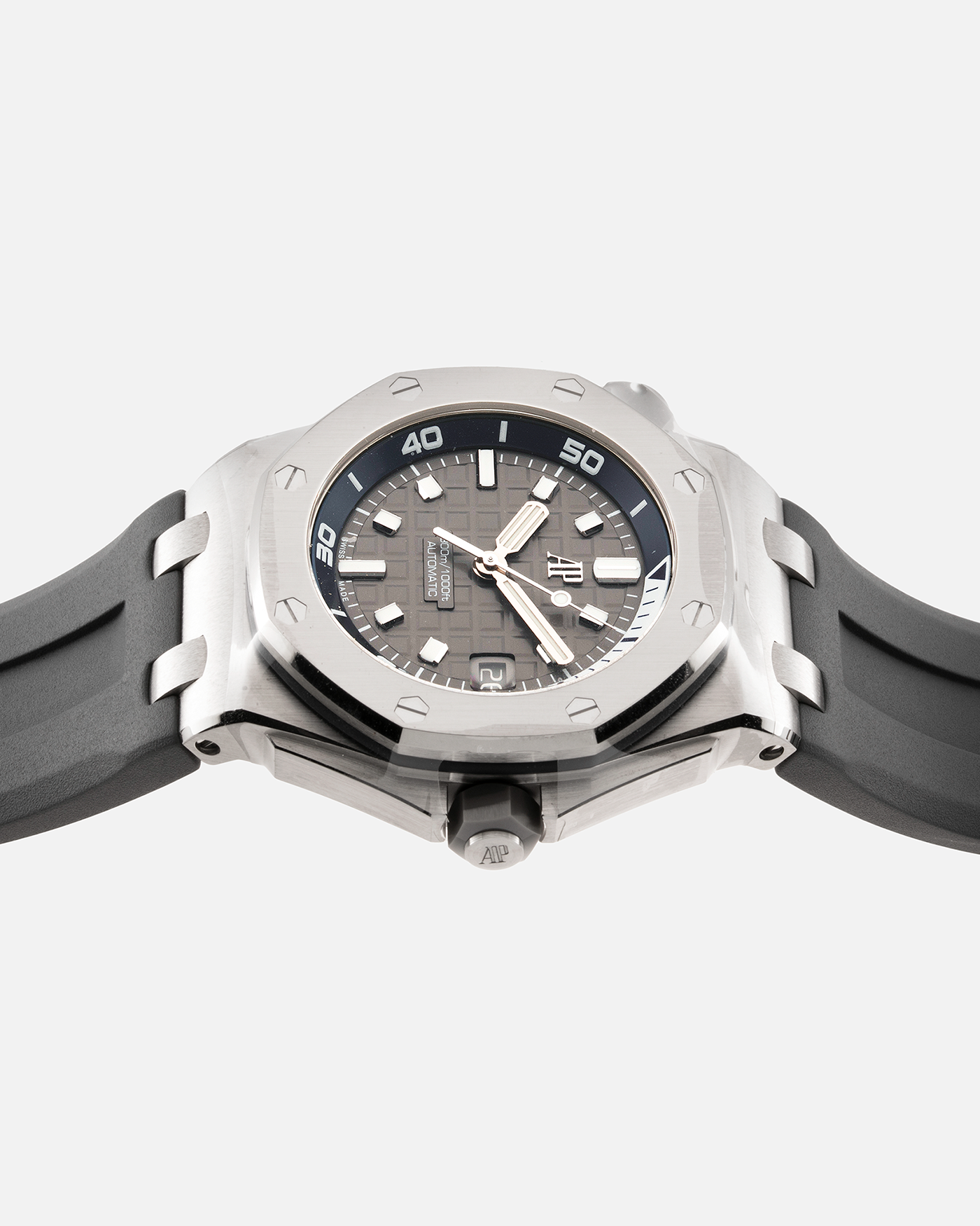Brand: Audemars Piguet Year: 2021 Model: Royal Oak Offshore Diver Reference Number: 15720ST Material: Stainless Steel Movement: Cal. 4308, Self-Winding Case Diameter: 42mm Bracelet/Strap: Grey Audemars Piguet Rubber Strap with Stainless Steel Signed Tang Buckle, Additional Dark Blue Audemars Piguet Rubber Strap with Stainless Steel Signed Tang Buckle