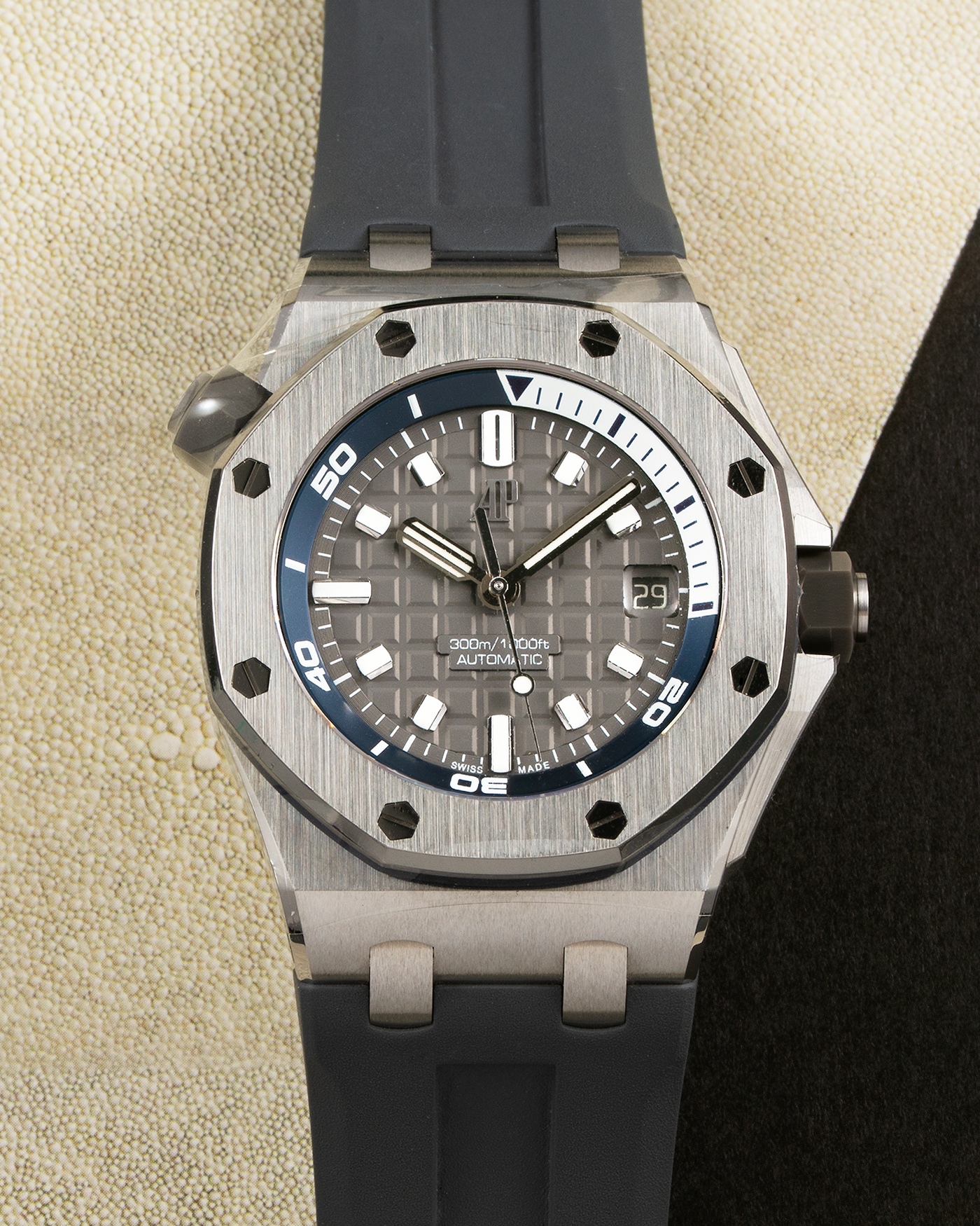 Brand: Audemars Piguet Year: 2021 Model: Royal Oak Offshore Diver Reference Number: 15720ST Material: Stainless Steel Movement: Cal. 4308, Self-Winding Case Diameter: 42mm Bracelet/Strap: Grey Audemars Piguet Rubber Strap with Stainless Steel Signed Tang Buckle, Additional Dark Blue Audemars Piguet Rubber Strap with Stainless Steel Signed Tang Buckle