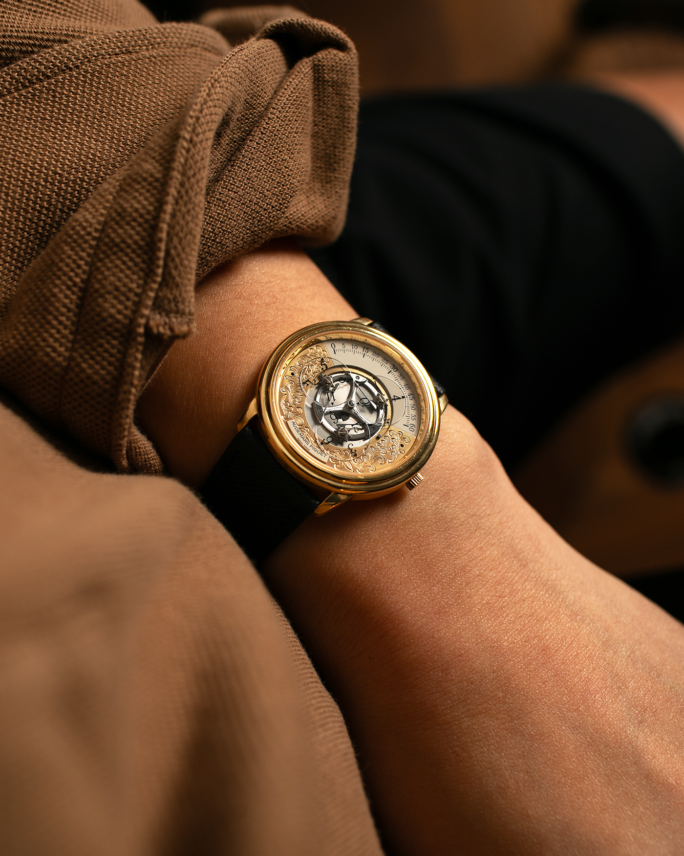 Brand: Audemars Piguet
Year: 1990’s
Model: Star Wheel
Reference Number: 25720BA
Material: 18-carat Yellow Gold 
Movement: AP Cal. 2224, Self-Winding
Case Diameter: 36mm
Strap: Molequin Navy Blue Textured Calf Leather Strap with 18-carat Yellow Gold Audemars Piguet Tang Buckle