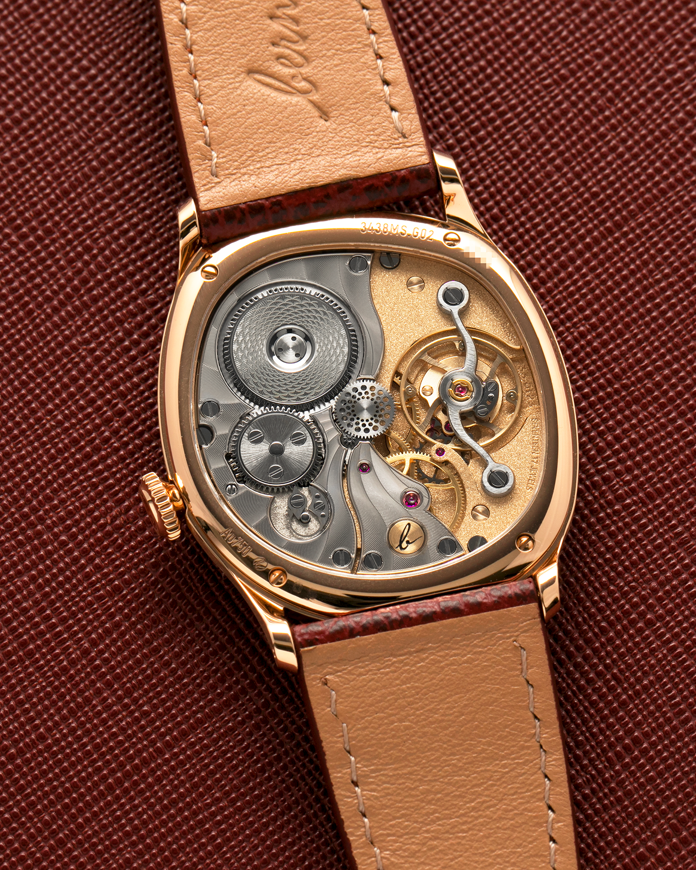 Brand: Berneron
Year: 2026
Model: Mirage 38 Sienna
Reference Number: 3438MS.G02
Material: Rose Gold
Movement: In-House, Manually-Wound Cal. 233
Case Dimensions: 38mm X 34mm (7mm Thickness)
Lug Width: 20mm
Strap: Berneron Red Brown Barenia Leather Strap and Berneron 18k Rose Gold Tang Buckle