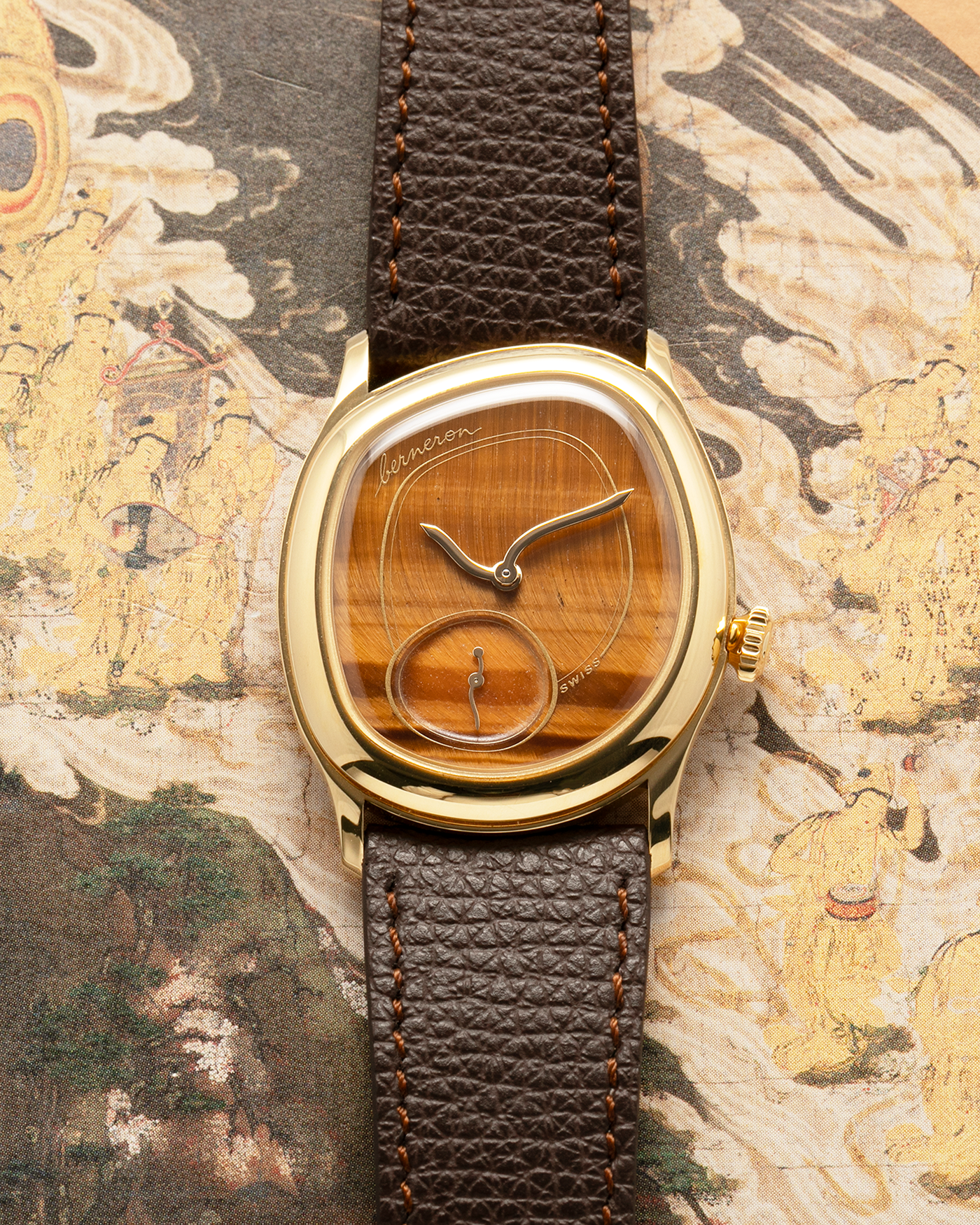 Brand: Berneron
Year: 2025
Model: Mirage 34 Tiger Eye
Reference Number: 3034MS.G23
Material: 18k Yellow Gold
Movement: In-House, Manually-Wound Cal. 215
Case Dimensions: 34mm X 30mm (7mm Thickness)
Strap: Berneron Red Brown Barenia Leather Strap and Berneron 18k Yellow Gold Tang Buckle