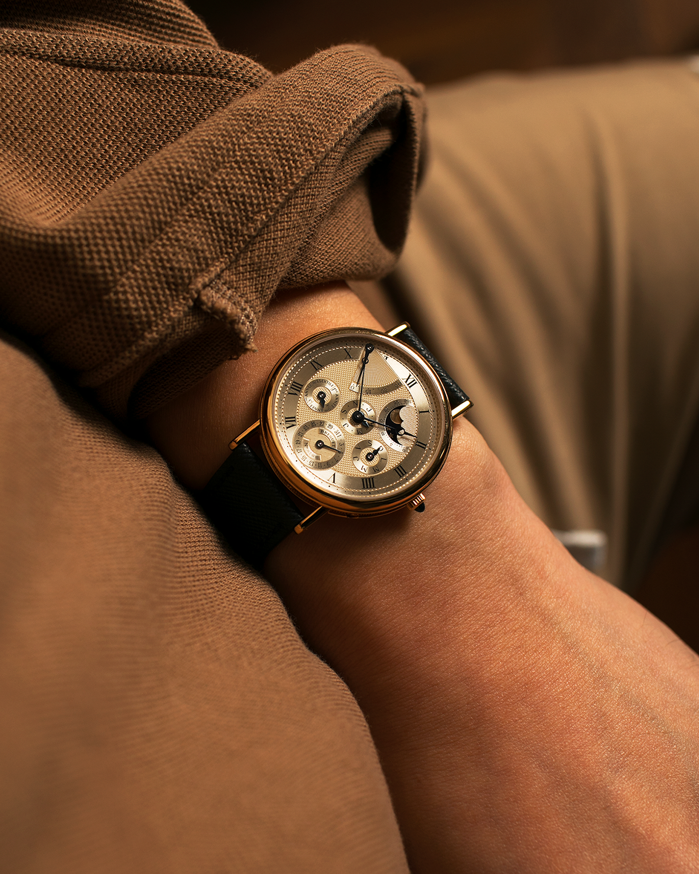 Brand: Breguet
Year: 1994 C Series
Model: Classique Quantième Perpétuel
Reference: 3310BA
Material: 18-carat Yellow Gold
Movement: Breguet Cal. 502 DRP, Self-Winding (based on the Frédéric Piguet Cal. 71)
Case Dimensions: 36mm x 8mm (Lug-to-Lug mm 43.5mm)
Lug Width: 18 mm
Strap: Molequin Dark Navy Textured Calf Leather Strap with Signed 18-carat Yellow Gold Tang Buckle
