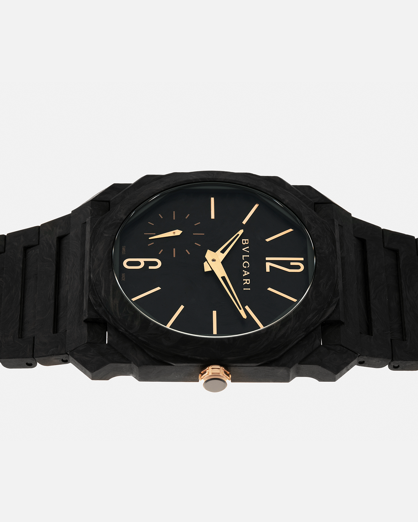 Brand: Bvlgari
Year: 2023
Model: Octo Finissimo ‘CarbonGold’ Automatic
Reference: 103779
Material: Carbon Case, 18-carat Rose Gold Crown and Movement, Ceramic Crown Insert
Movement: Bvlgari Cal. BVL 138, Rose Gold-Coated Platinum Micro Rotor, Self-Winding
Case Diameter: 40mm x 6.9mm (Lug-to-Lug 46.5mm)
Bracelet: Bvlgari Integrated Carbon Bracelet with Signed Folding Clasp