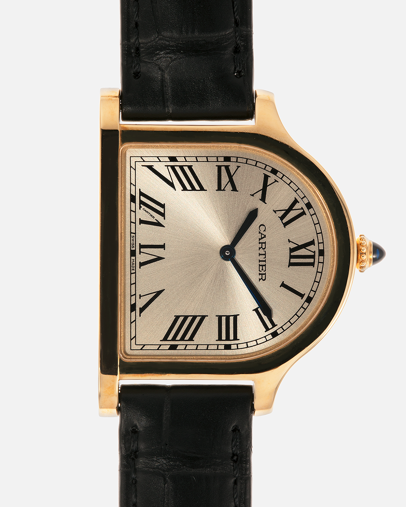 Brand: Cartier
Year: 2021
Model: Privé Collection Cloche De Cartier, Limited to 100 Pieces
Reference: WGCC0002
Material: 18-carat Yellow Gold
Movement: Cartier Cal. 1917MC, Manual-Winding
Case Dimensions: 37.15mm (Including Lugs) x 28.75mm and 6.7mm
Lug Width: 16mm
Strap: Cartier Black Alligator Leather Strap with Signed 18-carat Yellow Gold Tang Buckle