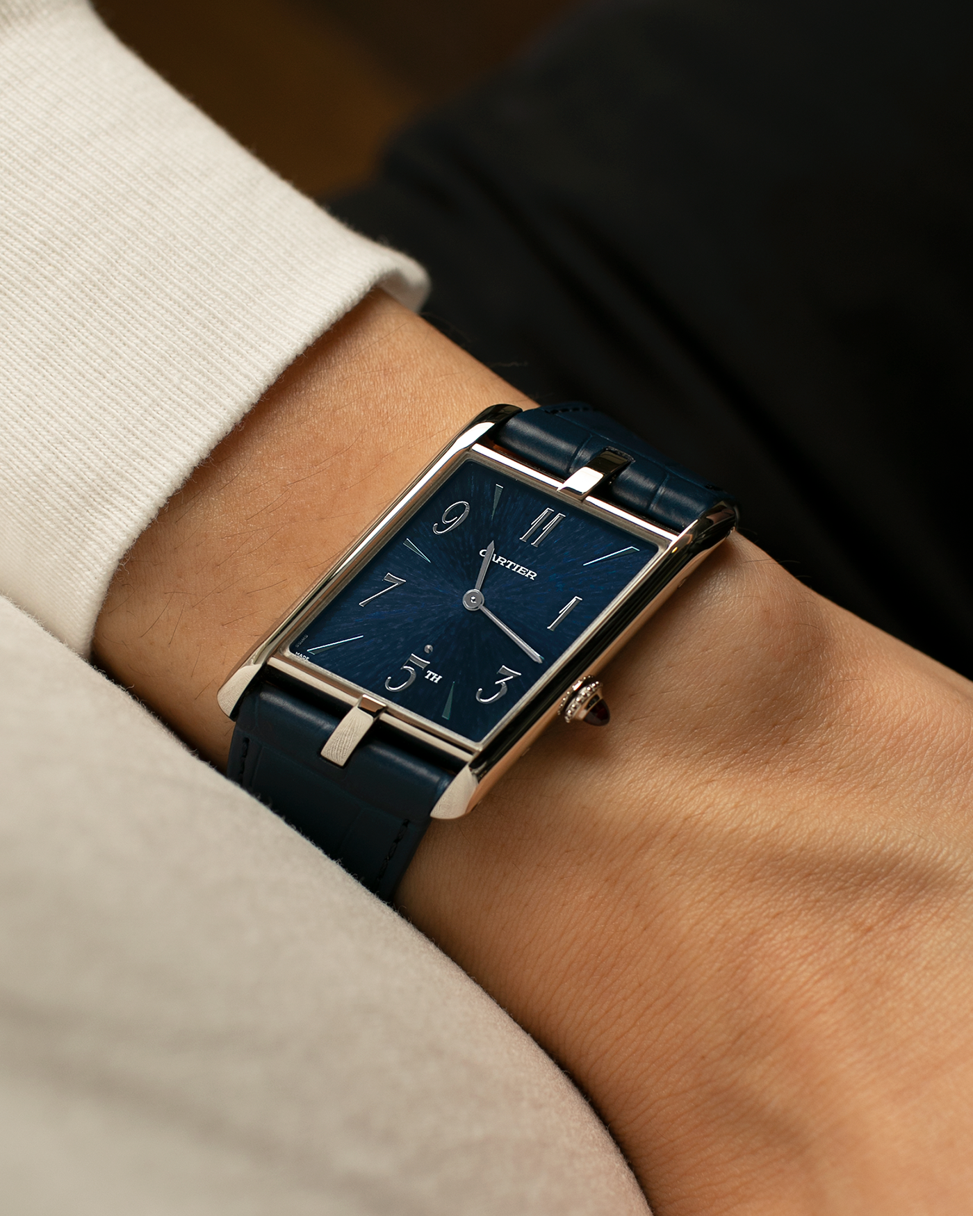Brand: Cartier
Year: 2024
Model: Privé Tank Asymétrique 5th Ave New York Edition
Reference: WGTA0120
Material:  Platinum 950
Movement: Cartier Cal. 1917MC, Manual-Winding
Case Dimensions: 47mm x 26mm x 6.4mm (44.5mm Lug-to-Lug)
Strap: Cartier Blue Alligator Leather Strap with Signed Platinum 950 Tang Buckle