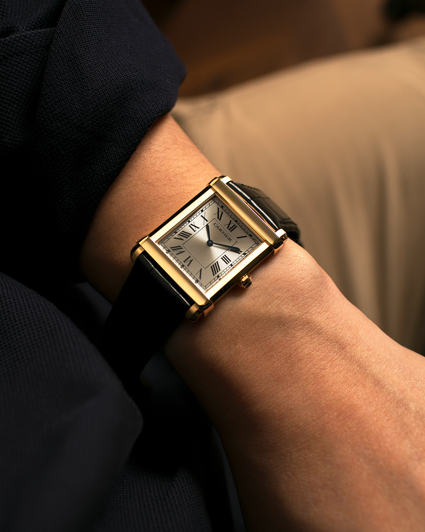 Brand: Cartier
Year: 2022
Model: Privé Tank Chinoise, Limited Edition of 150 Pieces in this Configuration
Reference Number: WGTA0088
Material: 18-carat Yellow Gold
Movement: Cartier Cal. 430 MC (Based on Piaget Cal. 430P), Manual-Winding
Case Dimensions: 39.5mm x 29mm x 8mm (Lug-to-Lug 40mm)
Lug Width: 21mm
Strap: Cartier Black Alligator Leather Strap with Signed 18-carat Yellow Gold Tang Buckle