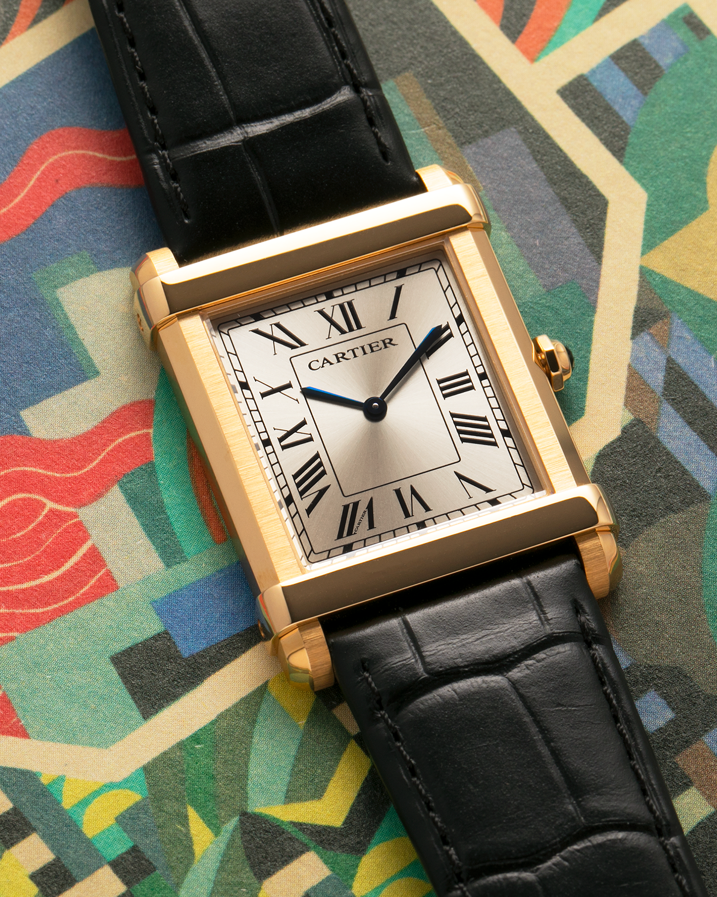 Brand: Cartier
Year: 2022
Model: Privé Tank Chinoise, Limited Edition of 150 Pieces in this Configuration
Reference Number: WGTA0088
Material: 18-carat Yellow Gold
Movement: Cartier Cal. 430 MC (Based on Piaget Cal. 430P), Manual-Winding
Case Dimensions: 39.5mm x 29mm x 8mm (Lug-to-Lug 40mm)
Lug Width: 21mm
Strap: Cartier Black Alligator Leather Strap with Signed 18-carat Yellow Gold Tang Buckle