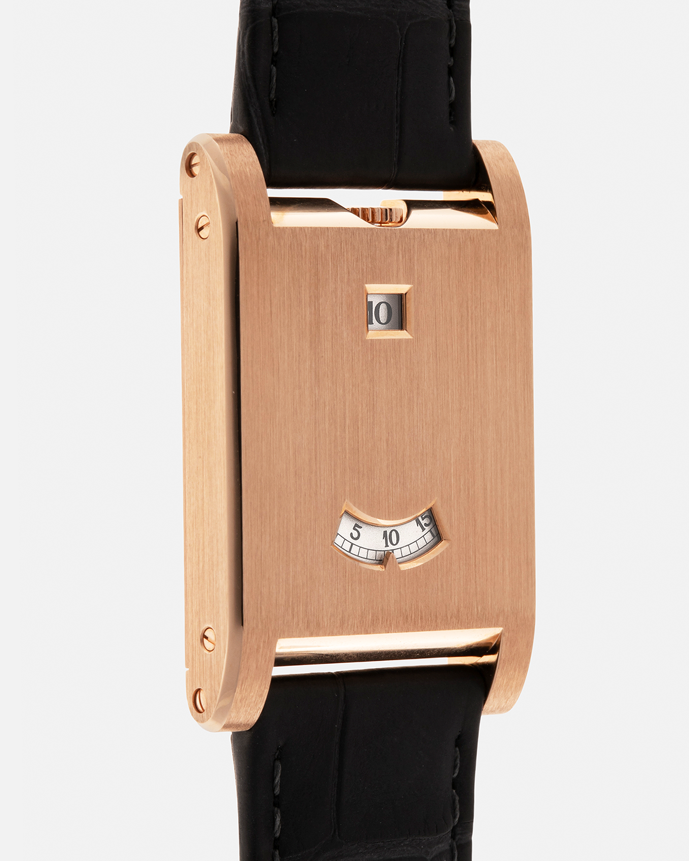 Brand: Cartier
Year: 2025
Model: Privé Tank à Guichets
Reference Number: 4581
Model Number: WGTA0235
Material: 18-carat Rose Gold
Movement: Cartier Cal. 9755 MC (Based on Piaget Cal. 430P), Manual-Winding
Case Dimensions: 37.6mm (Including Lugs) x 24.8mm x 6mm
Lug Width: 18mm
Strap: Cartier Dark Grey Alligator Leather Strap with Signed 18-carat Rose Gold Tang Buckle