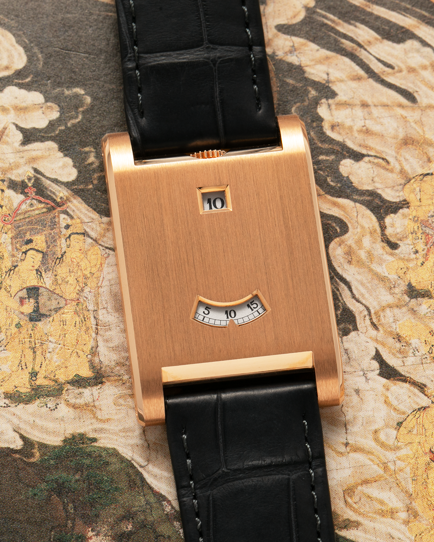 Brand: Cartier
Year: 2025
Model: Privé Tank à Guichets
Reference Number: 4581
Model Number: WGTA0235
Material: 18-carat Rose Gold
Movement: Cartier Cal. 9755 MC (Based on Piaget Cal. 430P), Manual-Winding
Case Dimensions: 37.6mm (Including Lugs) x 24.8mm x 6mm
Lug Width: 18mm
Strap: Cartier Dark Grey Alligator Leather Strap with Signed 18-carat Rose Gold Tang Buckle