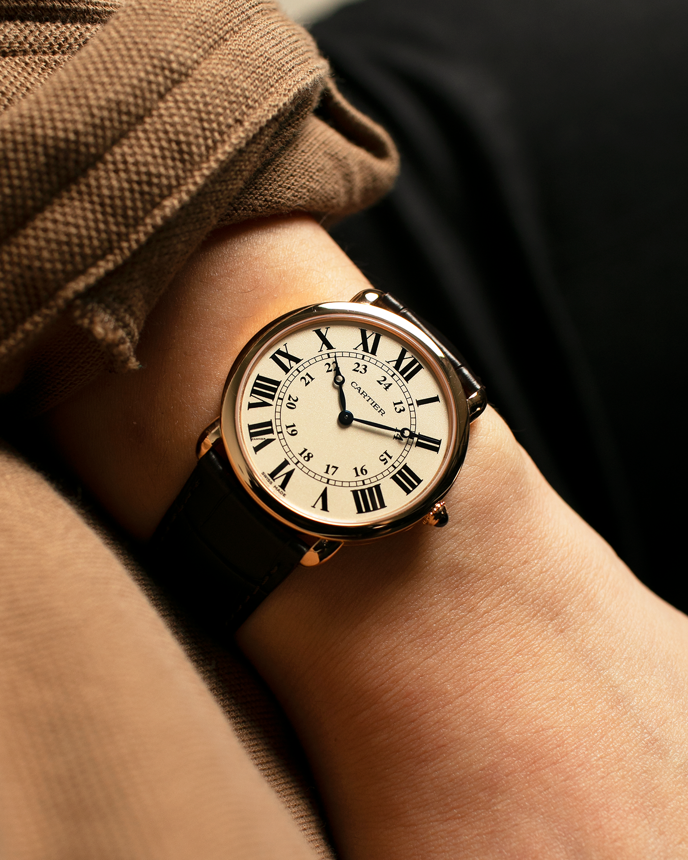 Brand: Cartier Year: 2022 Model: Tank Louis Cartier Reference Number: W6800251 Material: 18-carat Rose Gold Movement: Cartier Cal. 430MC (Based on Piaget Cal. 430P), Manual-Winding Case Dimensions: 36mm x 7.89mm Lug Width: 20mm Strap: Cartier Dark Brown Alligator Leather Strap with Signed 18-carat Rose Gold Tang Buckle