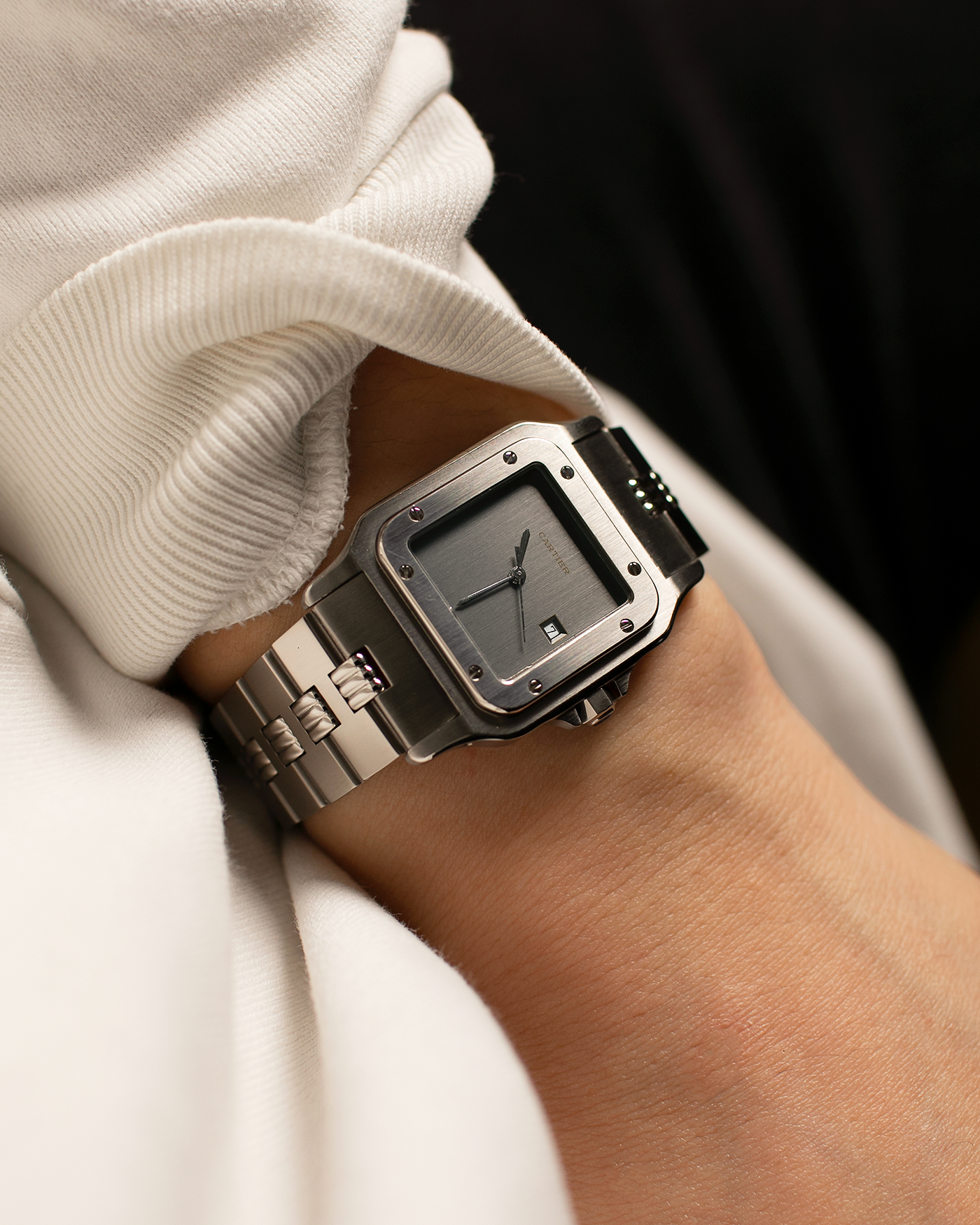Brand: Cartier Year: 1980s Model: Santos ‘Carrée’ Reference: 2960 Material: Stainless Steel Movement: Cartier Cal. 077 (ETA Cal. 3671 Based), Self-Winding Case Dimensions: 29mm x 40.5mm Lug Width: 18mm Strap: Cartier Stainless Steel Godron ‘541811’ Bracelet with Signed Clasp