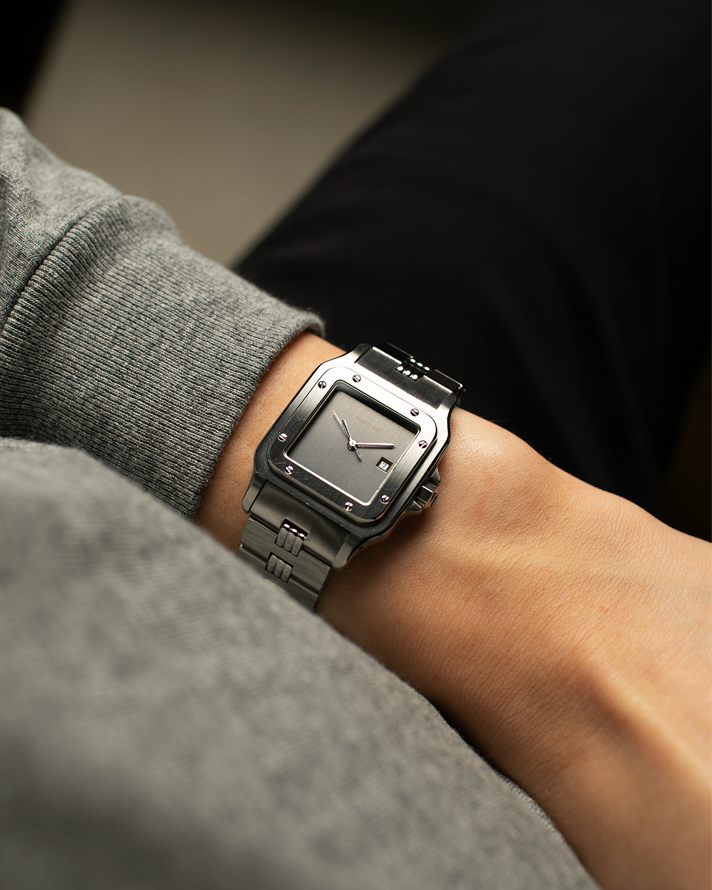 Brand: Cartier Year: 1980s Model: Santos ‘Carrée’ Reference: 2960 Material: Stainless Steel Movement: Cartier Cal. 077 (ETA Cal. 3671 Based), Self-Winding Case Dimensions: 29mm x 40.5mm Lug Width: 18mm Strap: Cartier Stainless Steel Godron ‘541811’ Bracelet with Signed Clasp