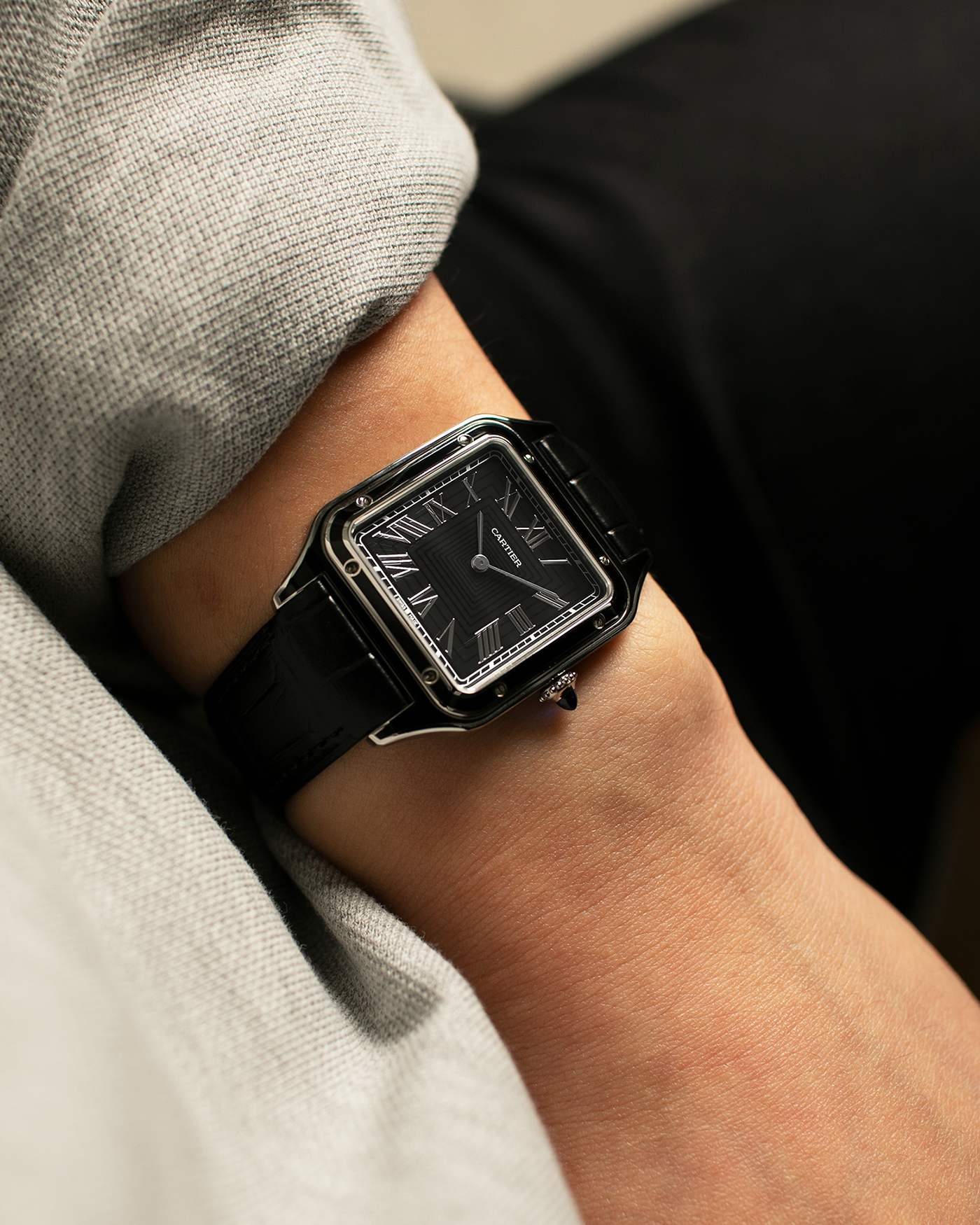 Brand: Cartier Year: 2023 Model: Santos-Dumont Large Reference: CRWSSA0046 Material: Stainless Steel, Black Lacquer Movement: Cartier Cal. 430 MC, Manual-Winding Case Diameter: 43.5mm x 31.4mm Strap: Cartier Black Alligator Leather Strap with Signed Stainless Steel Tang Buckle, Additional Generic Black Leather Strap