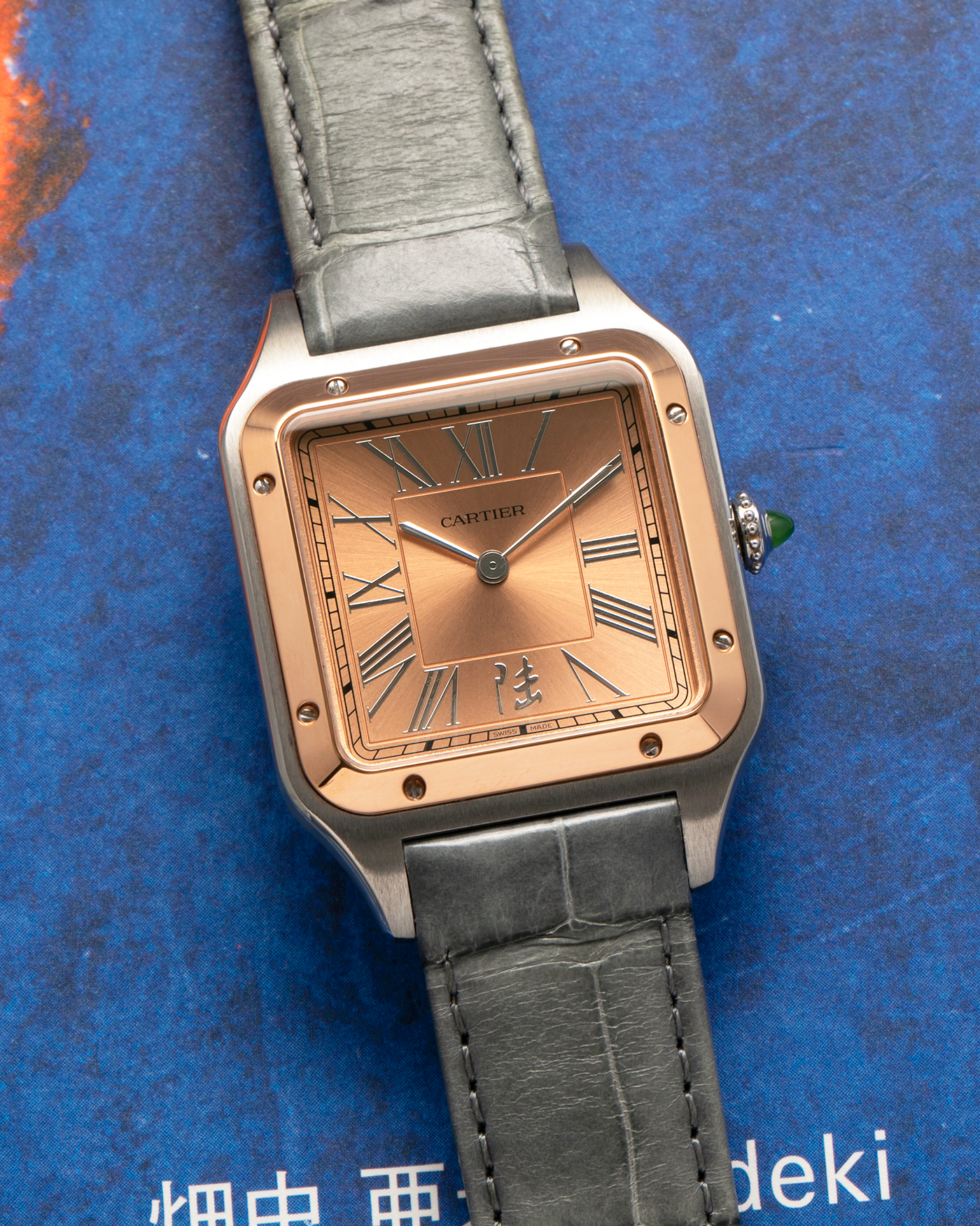 Brand: Cartier
Year: 2023
Model: Santos-Dumont ‘China’, Limited Edition of 300 pieces
Reference Number: W2SA0027
Material: Stainless Steel Case and 18-carat Rose Gold Bezel
Movement: Cartier Cal. 430 MC, Manual-Winding
Case Dimensions: 43.5mm (Including Lugs) x 31.4mm
Lug Width: 18mm
Strap: Cartier Anthracite Grey Alligator Leather Strap with Signed Stainless Steel Tang Buckle