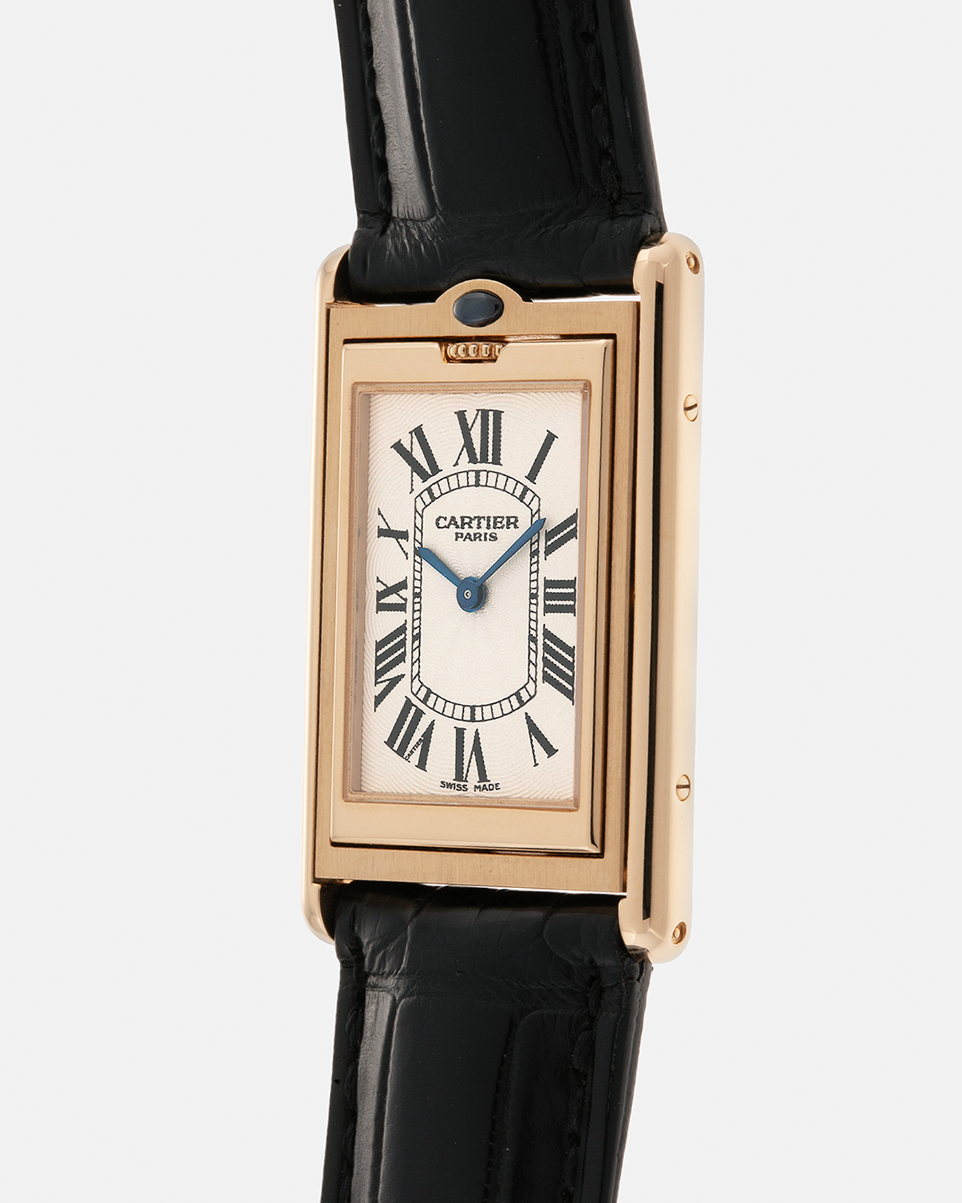 Brand: Cartier
Year: 2000
Model: Tank Basculante Collection Privé CPCP Millenium, Limited to 365 Pieces
Reference: 2391
Material: 18-carat Yellow Gold
Movement: Cartier Cal. 610 (Frédéric Piguet), Manual-Winding
Case Dimensions: 25mm x 39mm (Lug-to-Lug 38.7mm)
Lug Width: 20mm
Strap: Unnamed Padded Black Alligator Leather Strap with Signed 18-carat Yellow Gold Deployant Clasp
