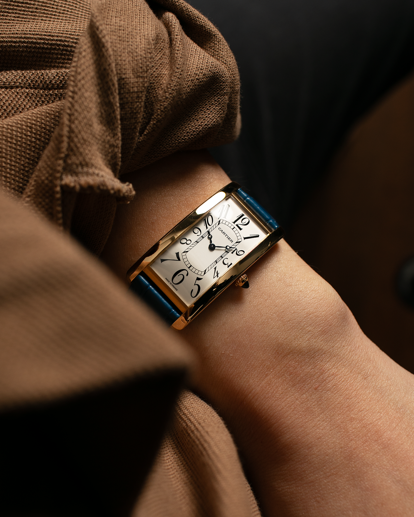 Brand: Cartier
Year: 2000s
Model: Collection Privée Cartier Paris Tank Cintrée, Limited to 150 pieces
Reference: 2718
Material: 18-carat Yellow Gold
Movement: Cartier Cal. 8780 MC (Based on JLC Cal. 849), Manual-Winding
Case Dimensions: 46mm (Including Lugs) x 23 mm x 6.4mm
Lug Width: 16mm
Strap: Cartier Cobalt Blue Alligator Leather Strap with Signed 18-carat Yellow Gold Deployant Clasp